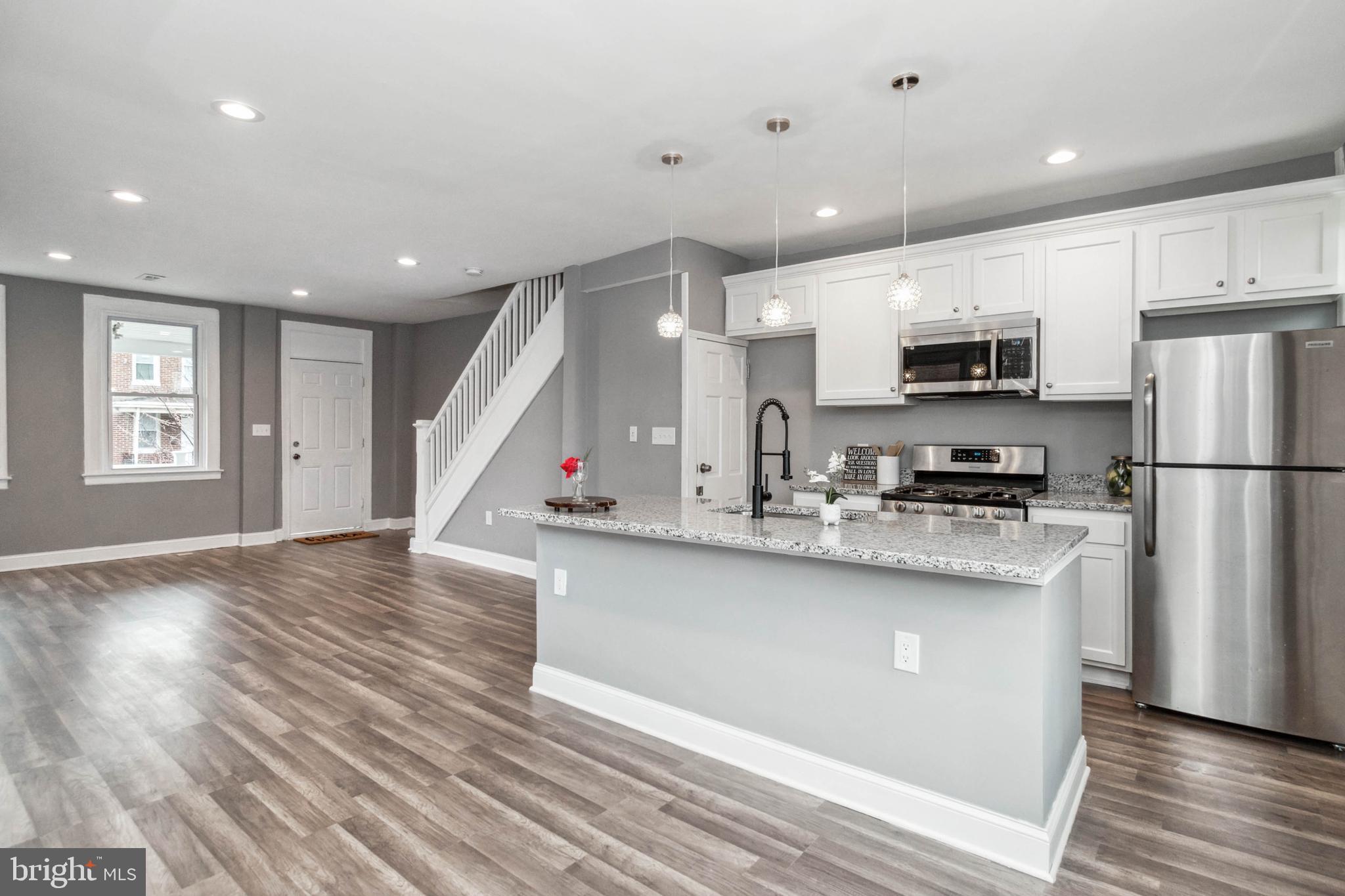 FOUR BY FOUR - Residential