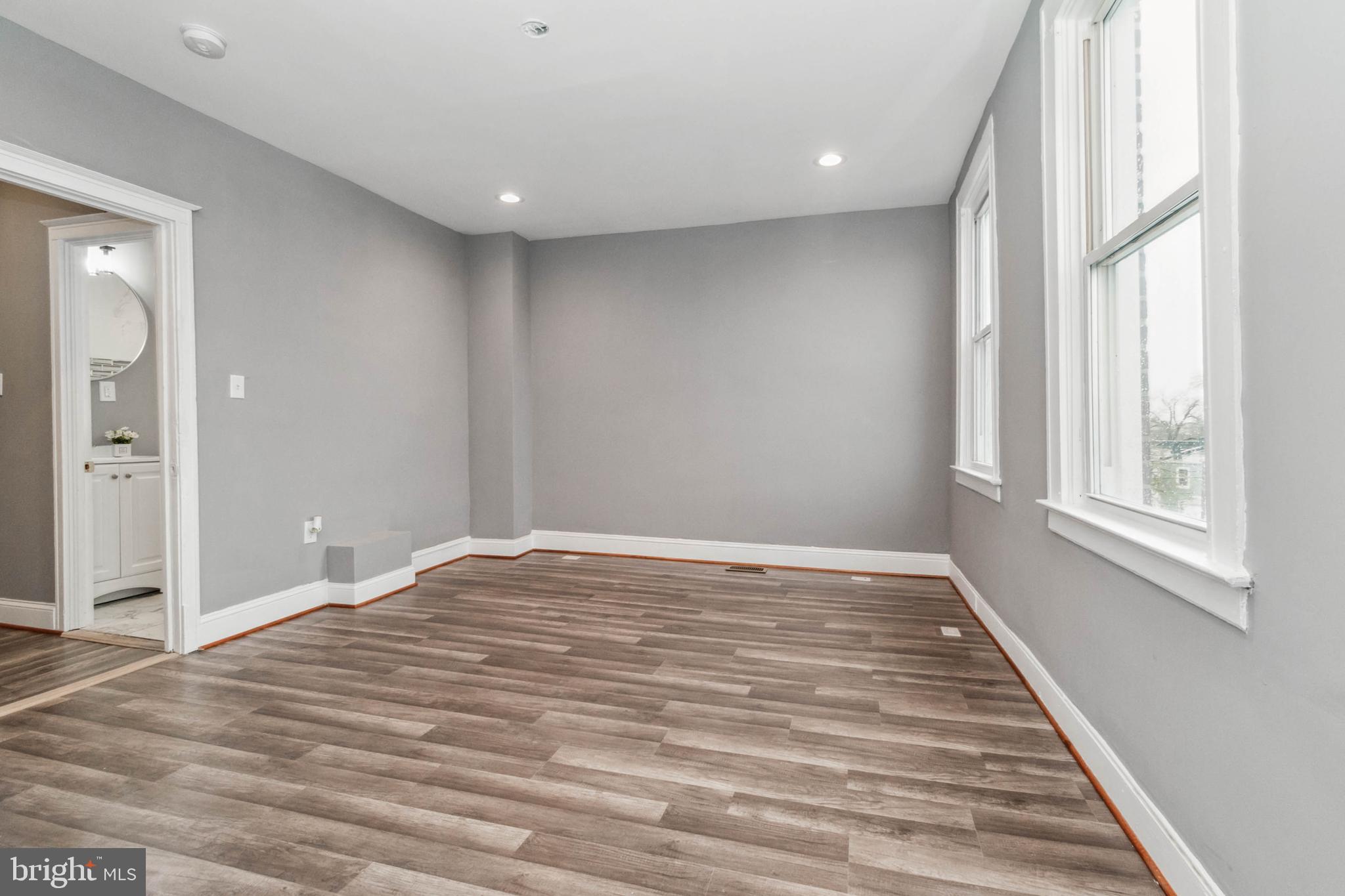 FOUR BY FOUR - Residential