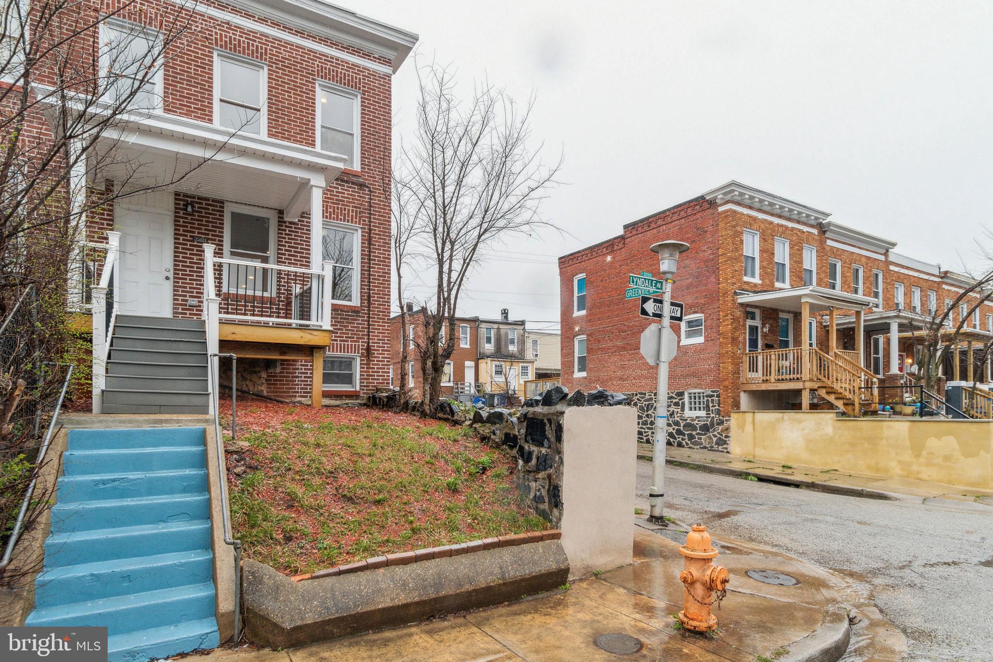 FOUR BY FOUR - Residential