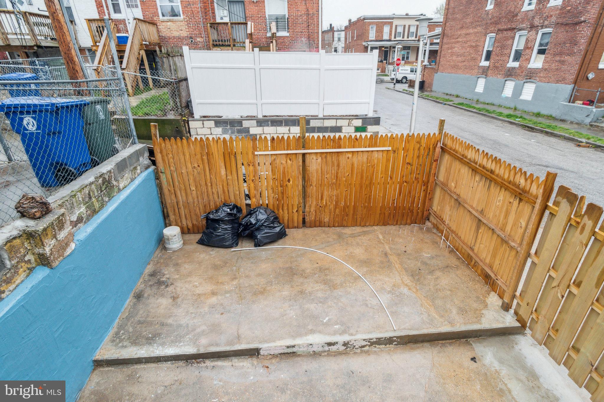 FOUR BY FOUR - Residential