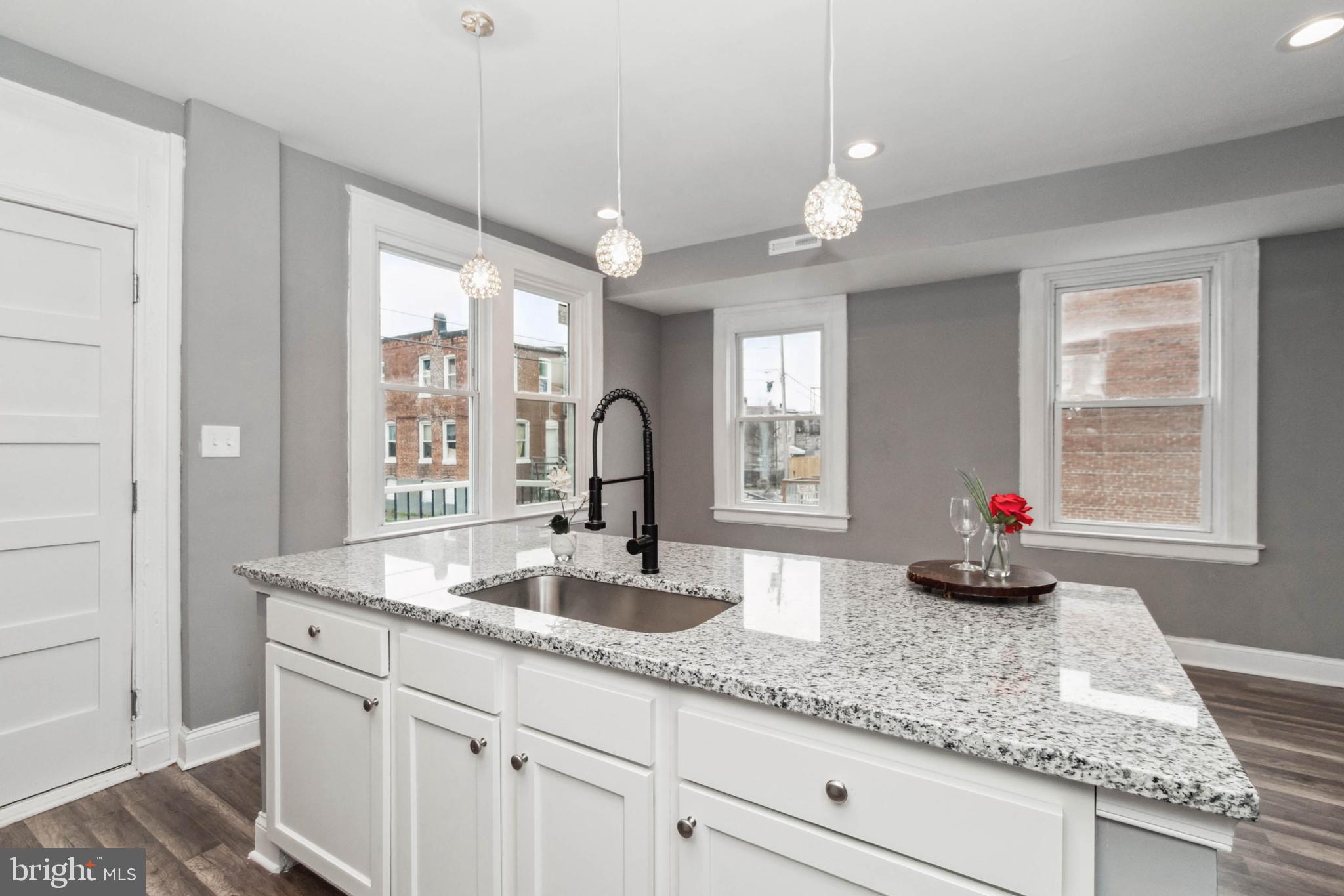 FOUR BY FOUR - Residential