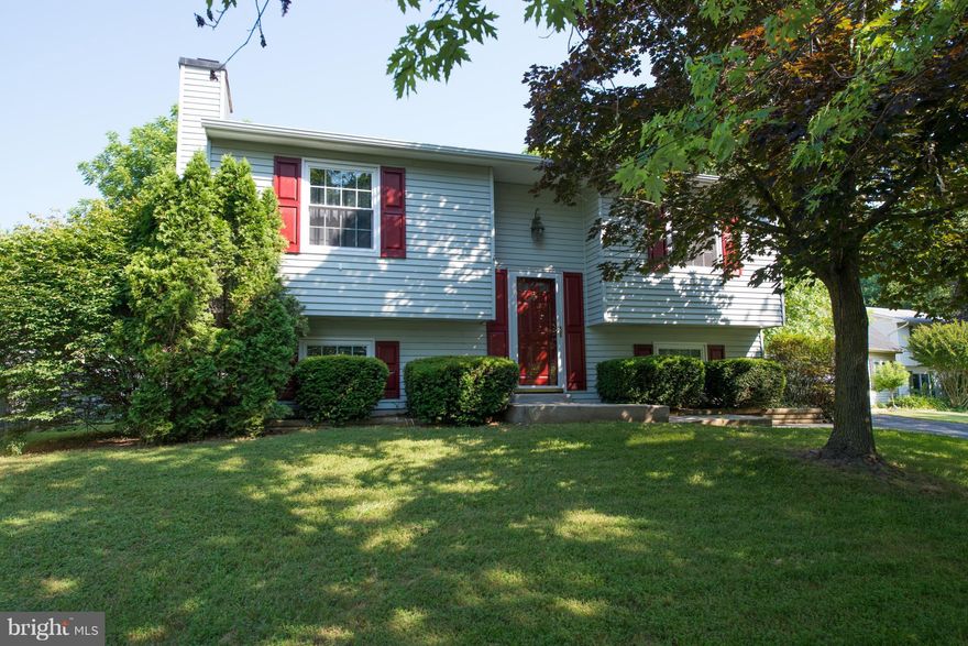 Lovely home located on quiet cul de sac** Spacious kitchen w/eat-in area & parquet flr ** LR w/hwd flrs & skylight** Improved lower level has Fam rm w/FP, bedroom, full bath & oversized office/studio** Ceramic tile flr in FR & office for easy clean** Deck w/stairs to super fenced backyard for family picnics**Large storage shed** Upgraded HVAC (2010), Tilt-out windows(2010)** Broadneck school**