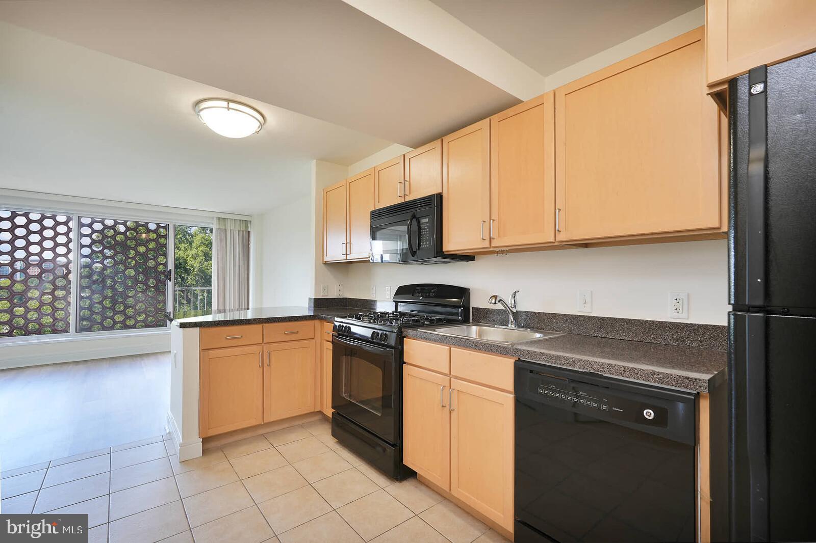 800 4TH STREET SW S623