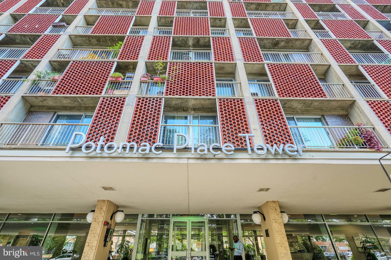 800 4TH STREET SW S623