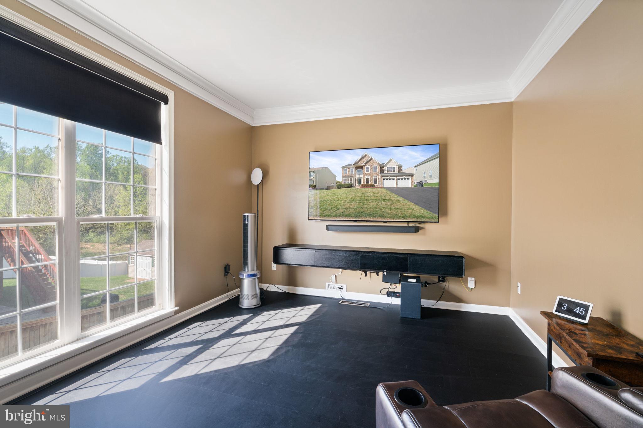 SARATOGA HUNT - Residential