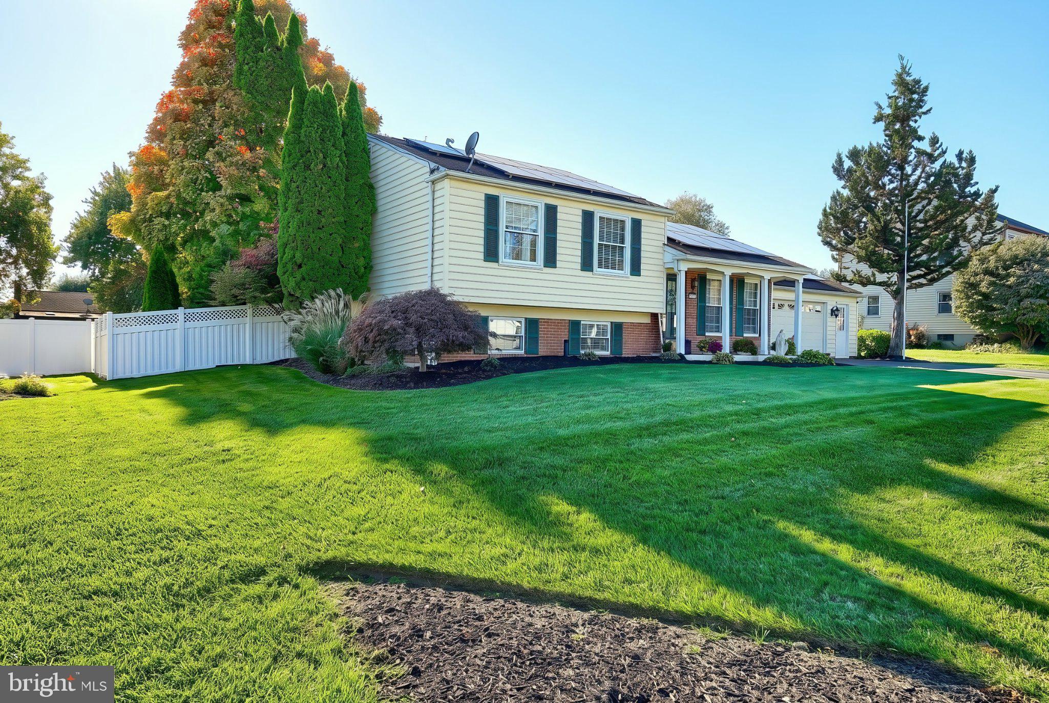 1617 YORKTOWNE DRIVE