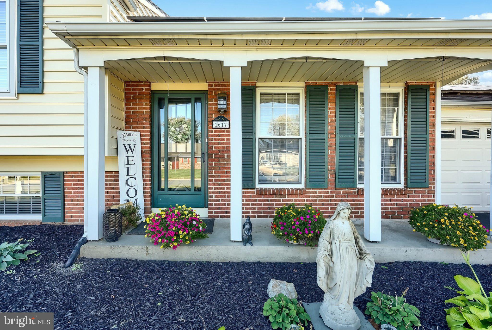 1617 YORKTOWNE DRIVE