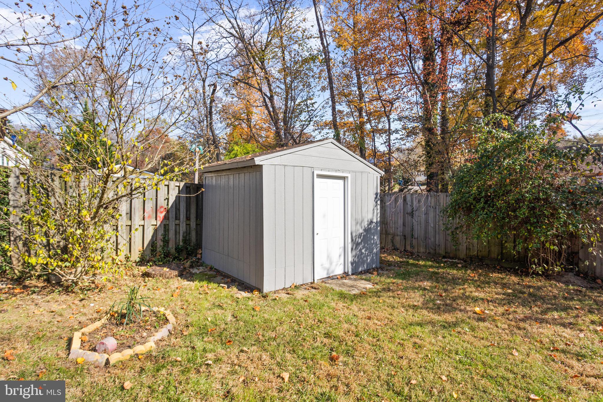 FAIRFAX VILLA - Residential