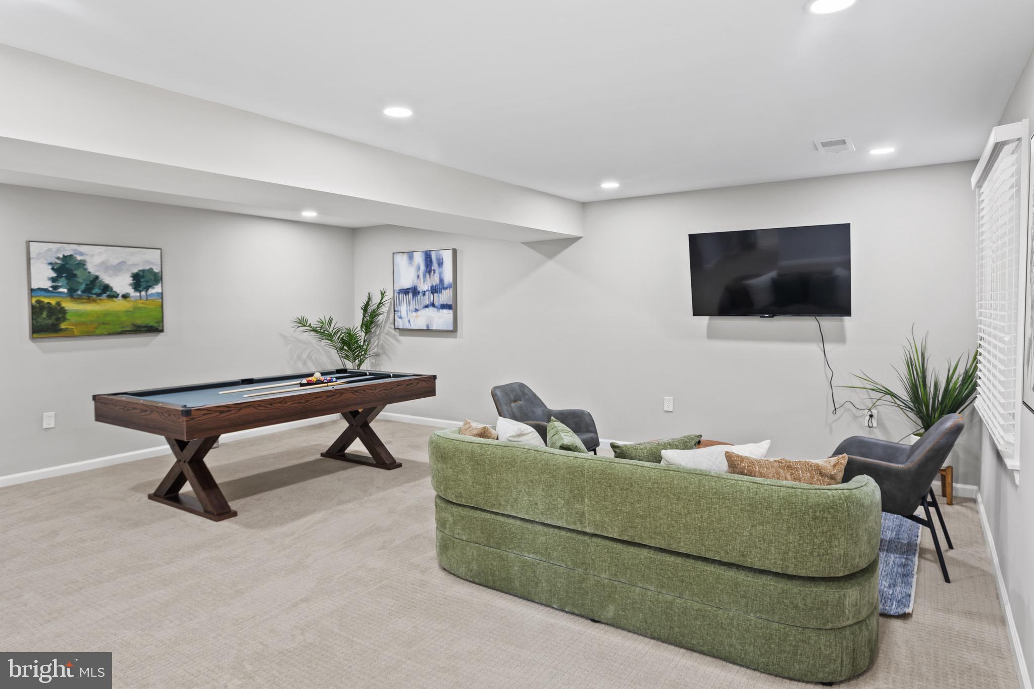 FAIRFAX VILLA - Residential