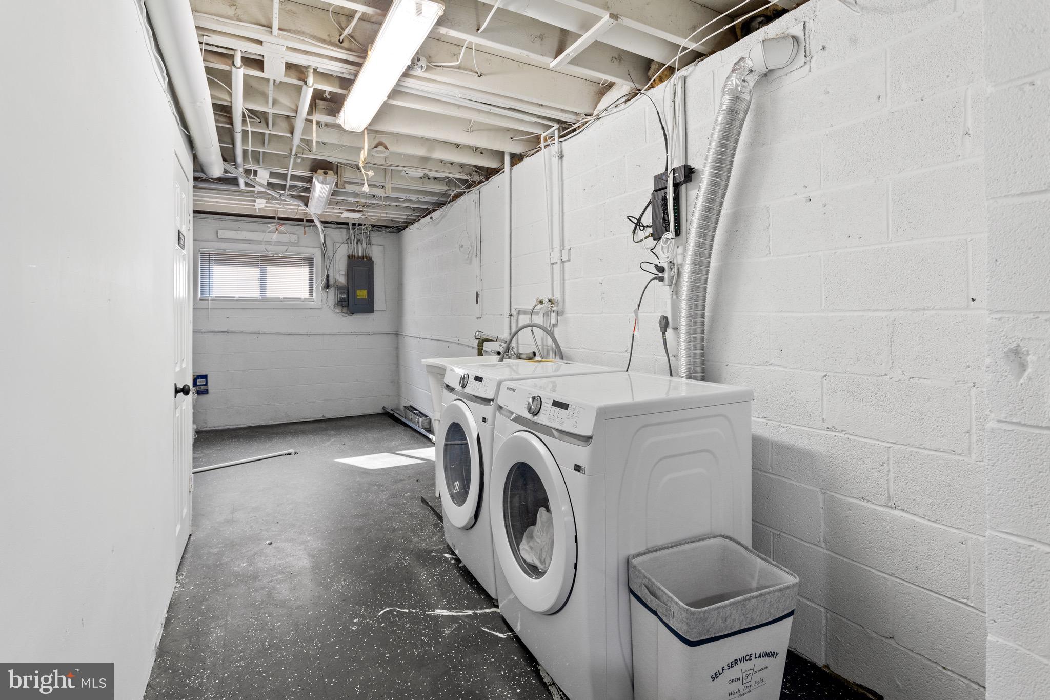 FAIRFAX VILLA - Residential