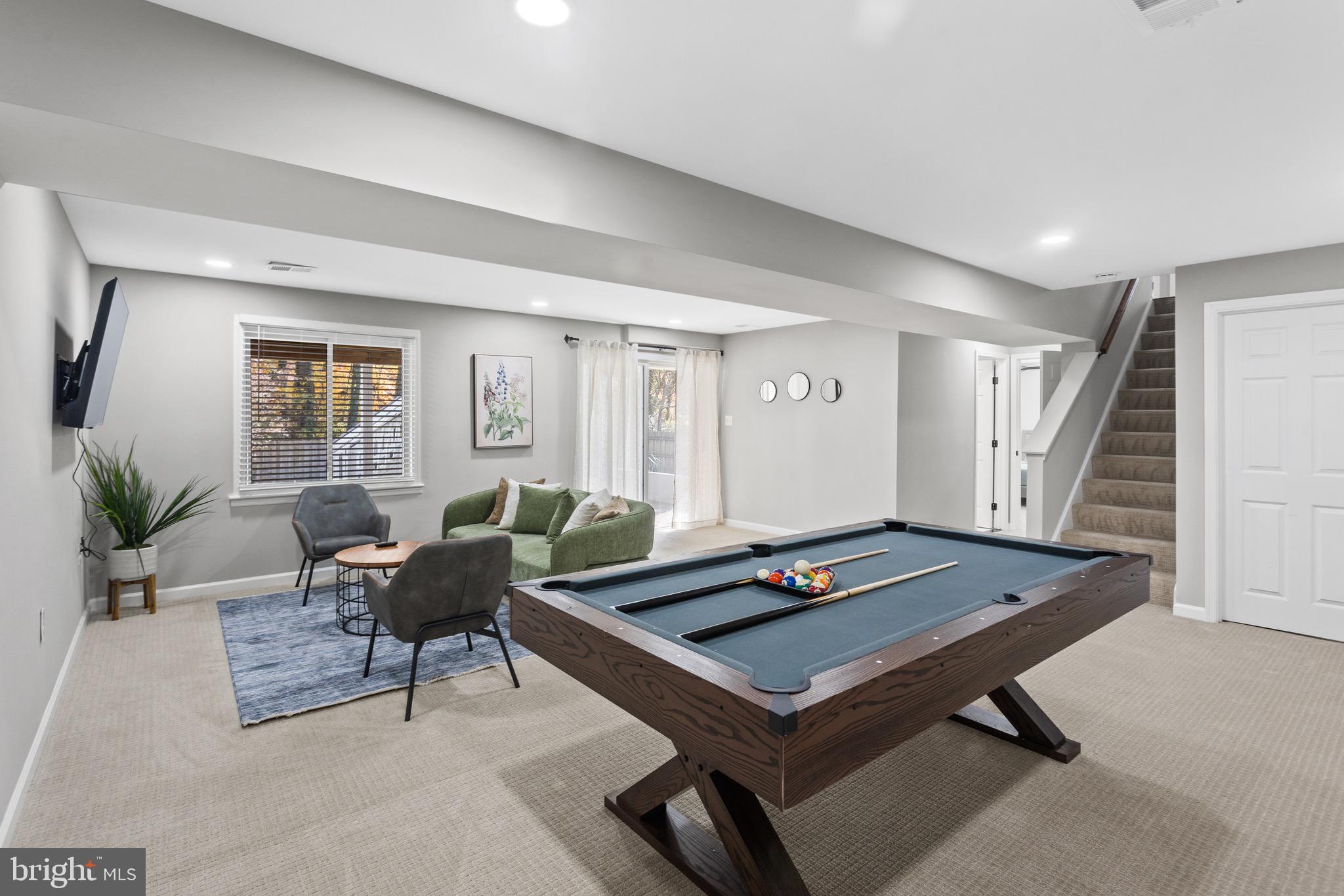 FAIRFAX VILLA - Residential