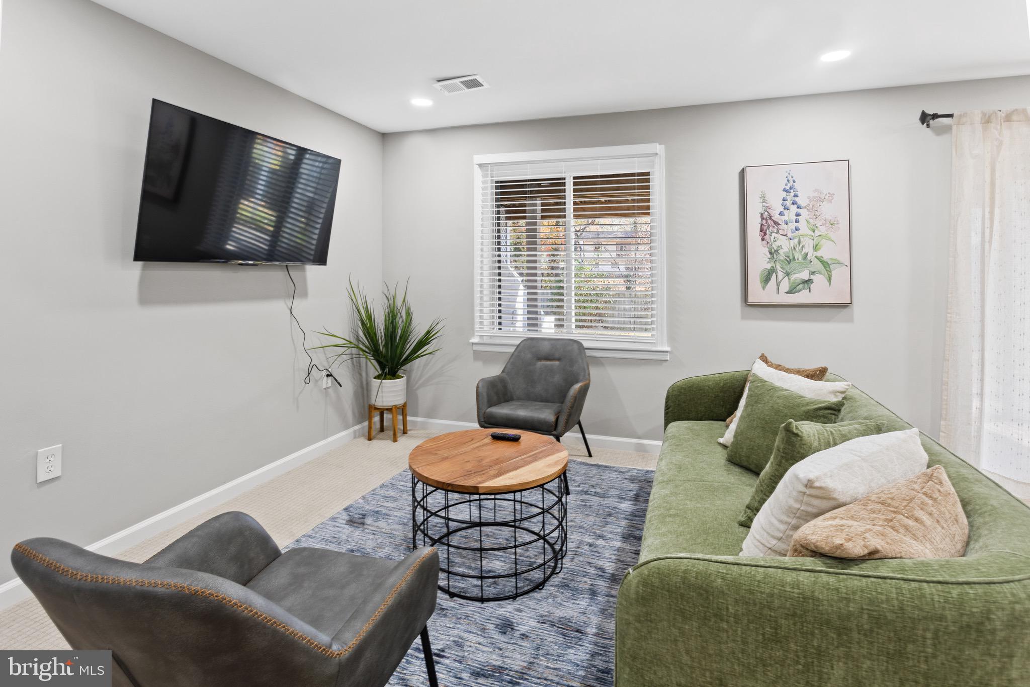 FAIRFAX VILLA - Residential