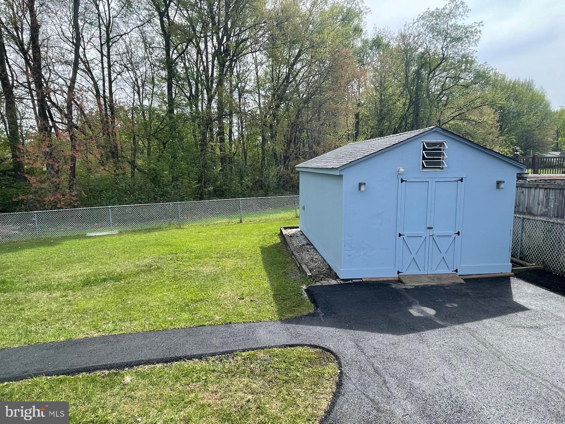 NEWARK OAKS - Residential