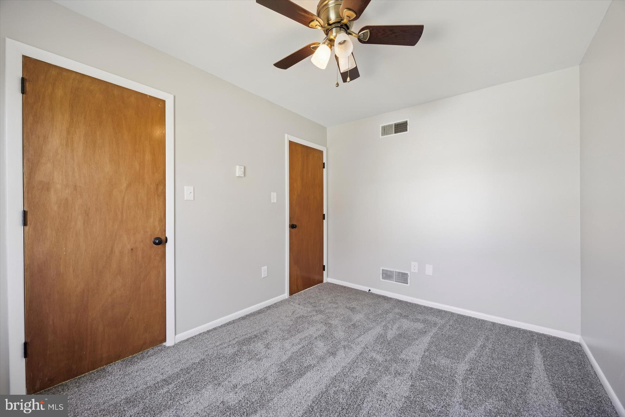 NEWARK OAKS - Residential