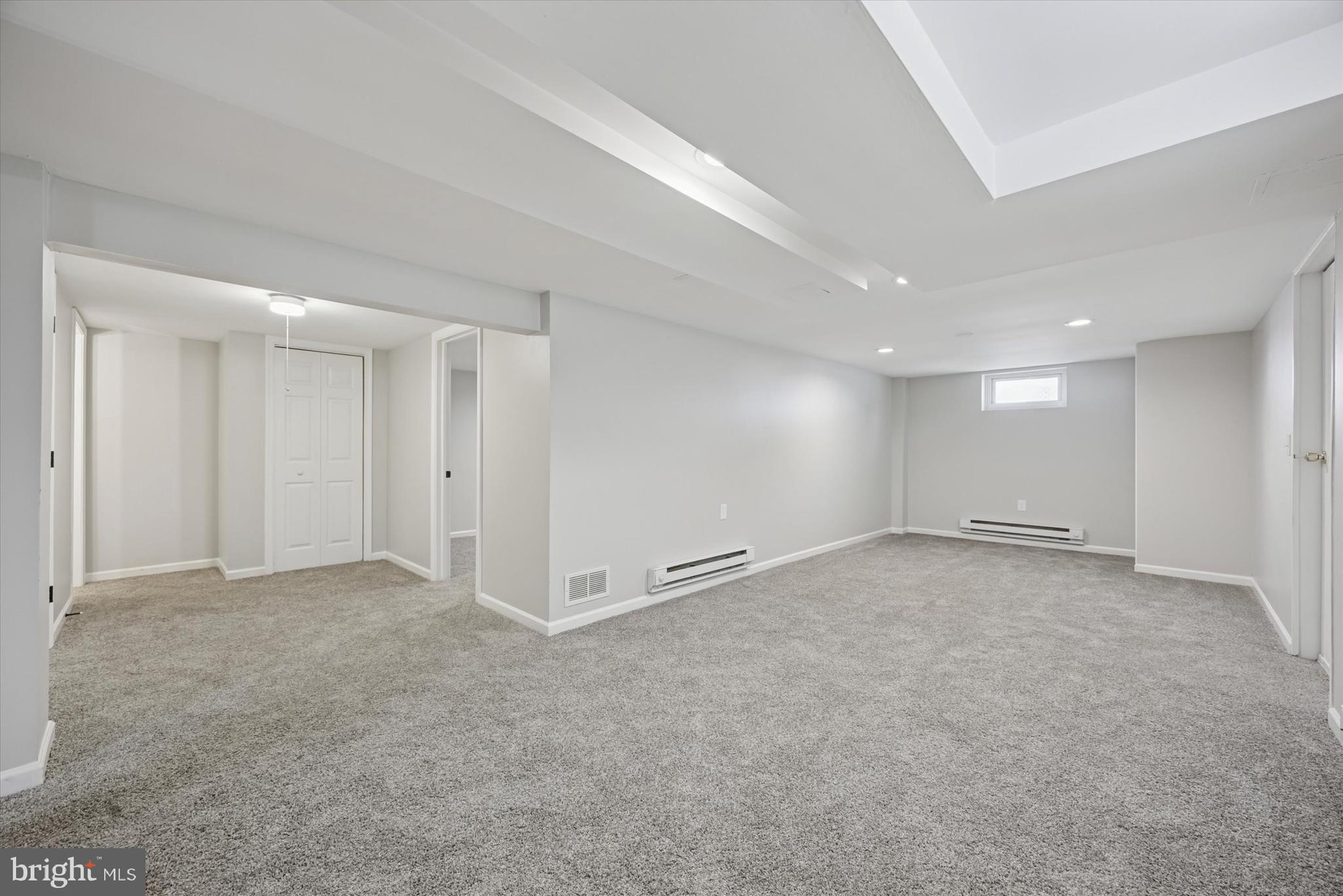 NEWARK OAKS - Residential