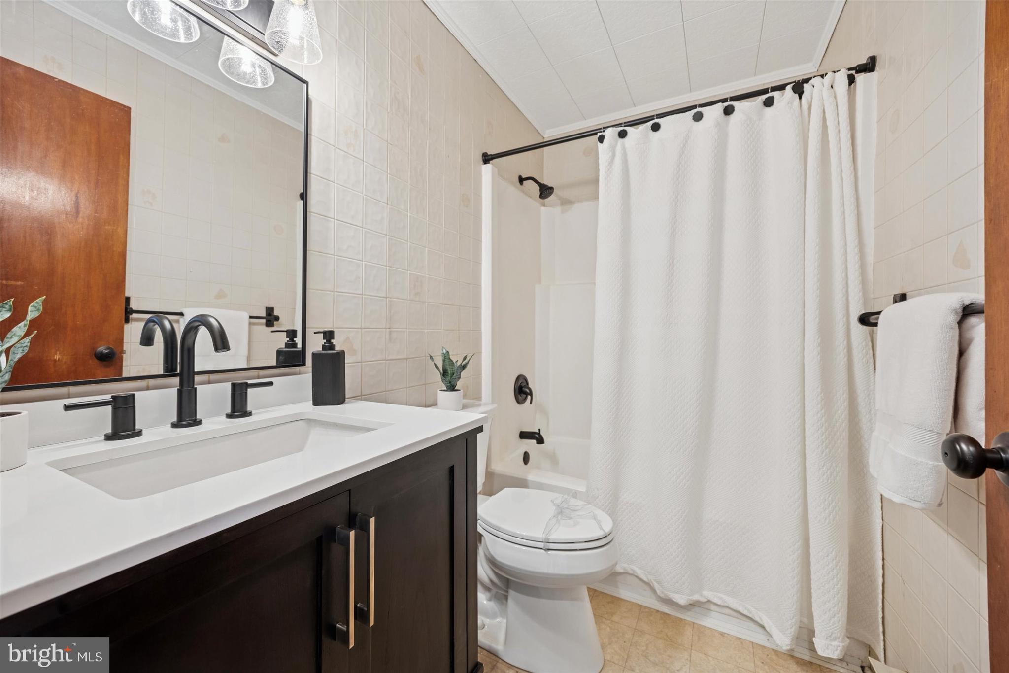 NEWARK OAKS - Residential