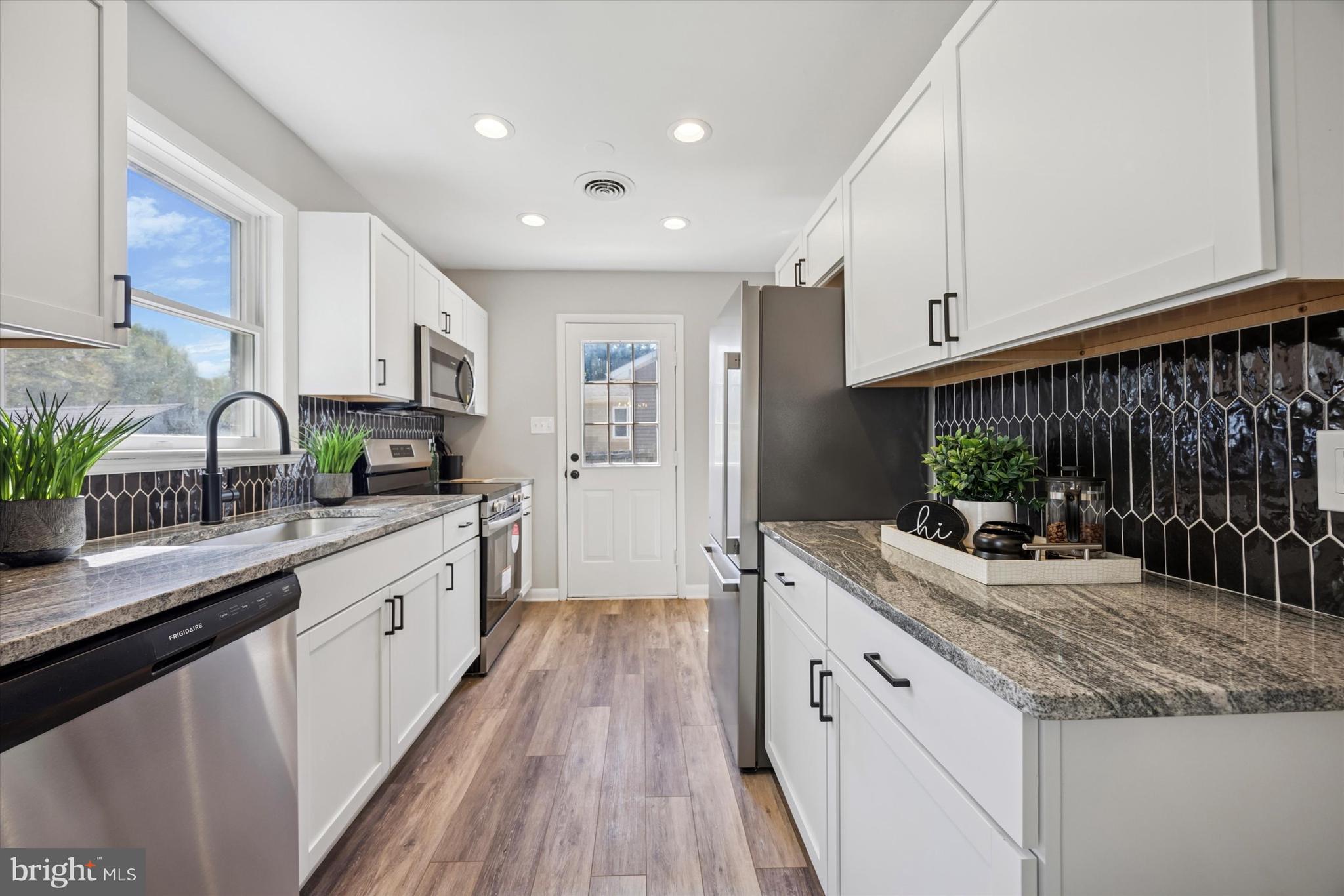 NEWARK OAKS - Residential