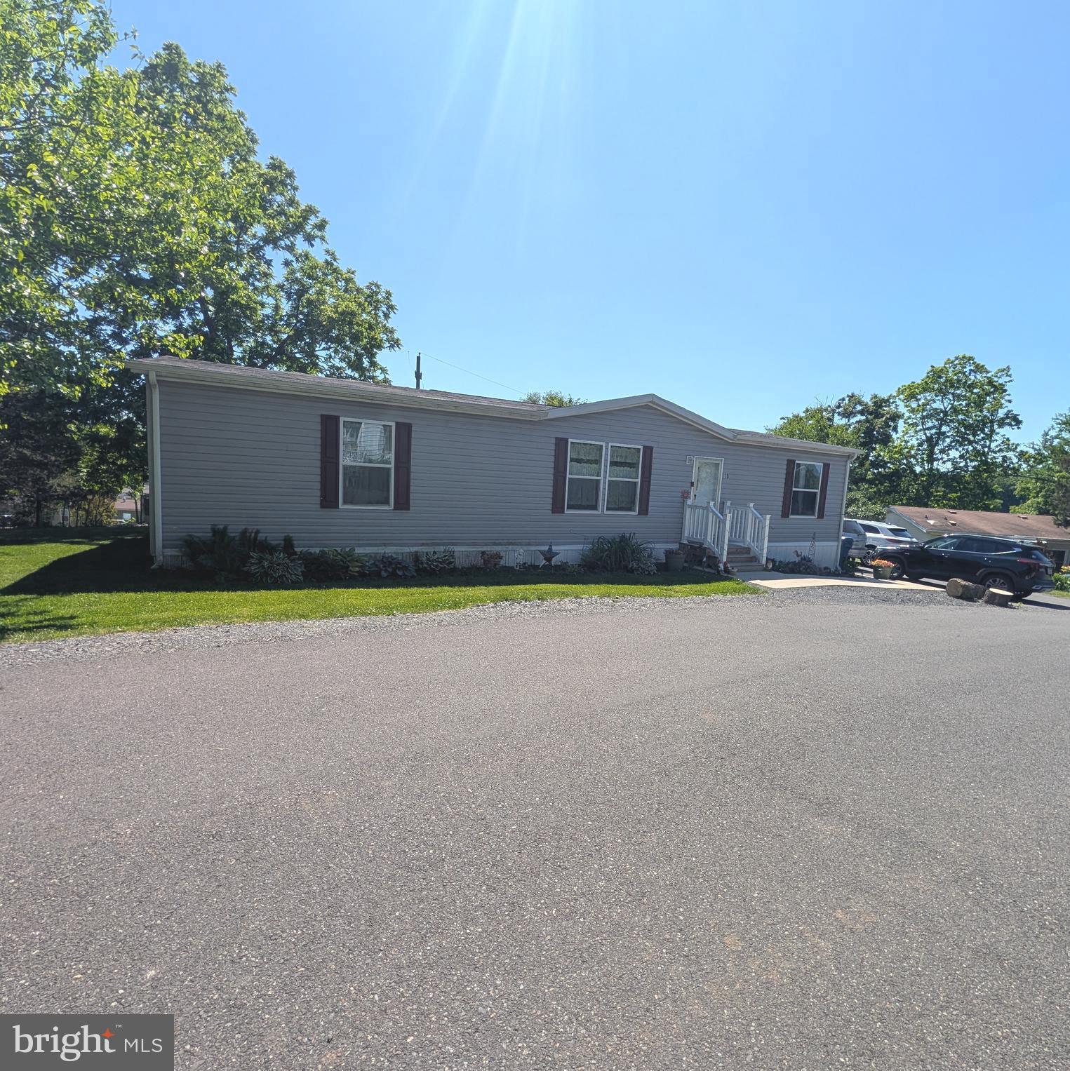 18 WOODEDGE DRIVE