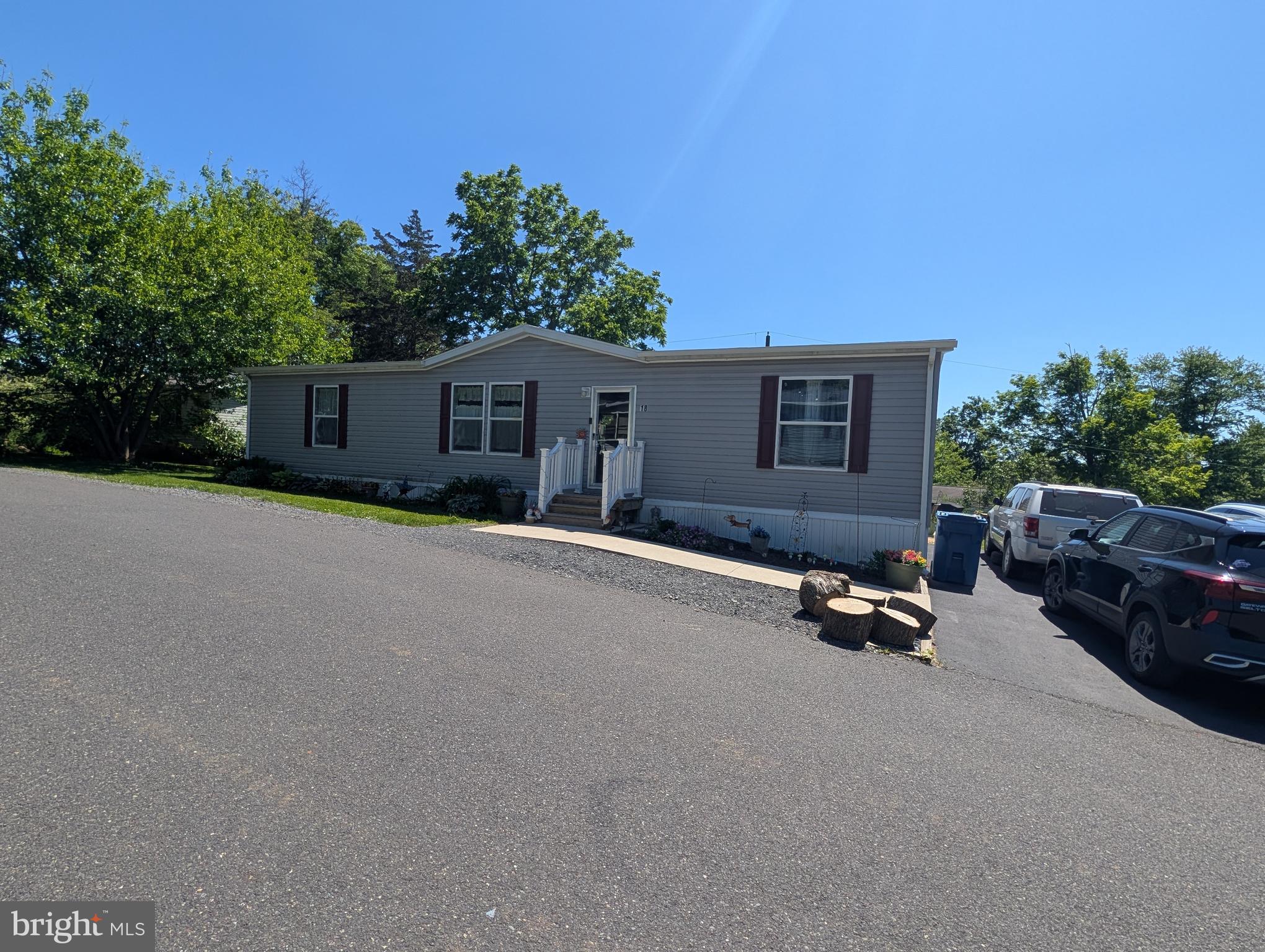 18 WOODEDGE DRIVE