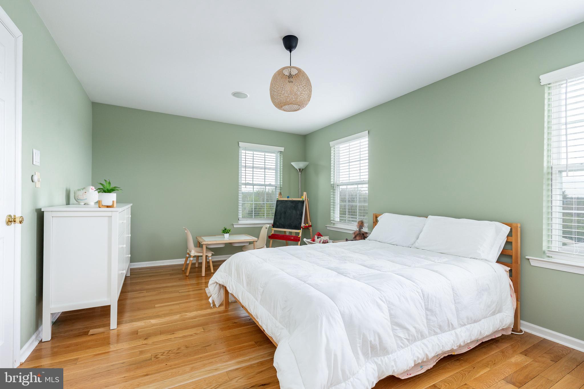 FREEDLEY SQUARE - Residential