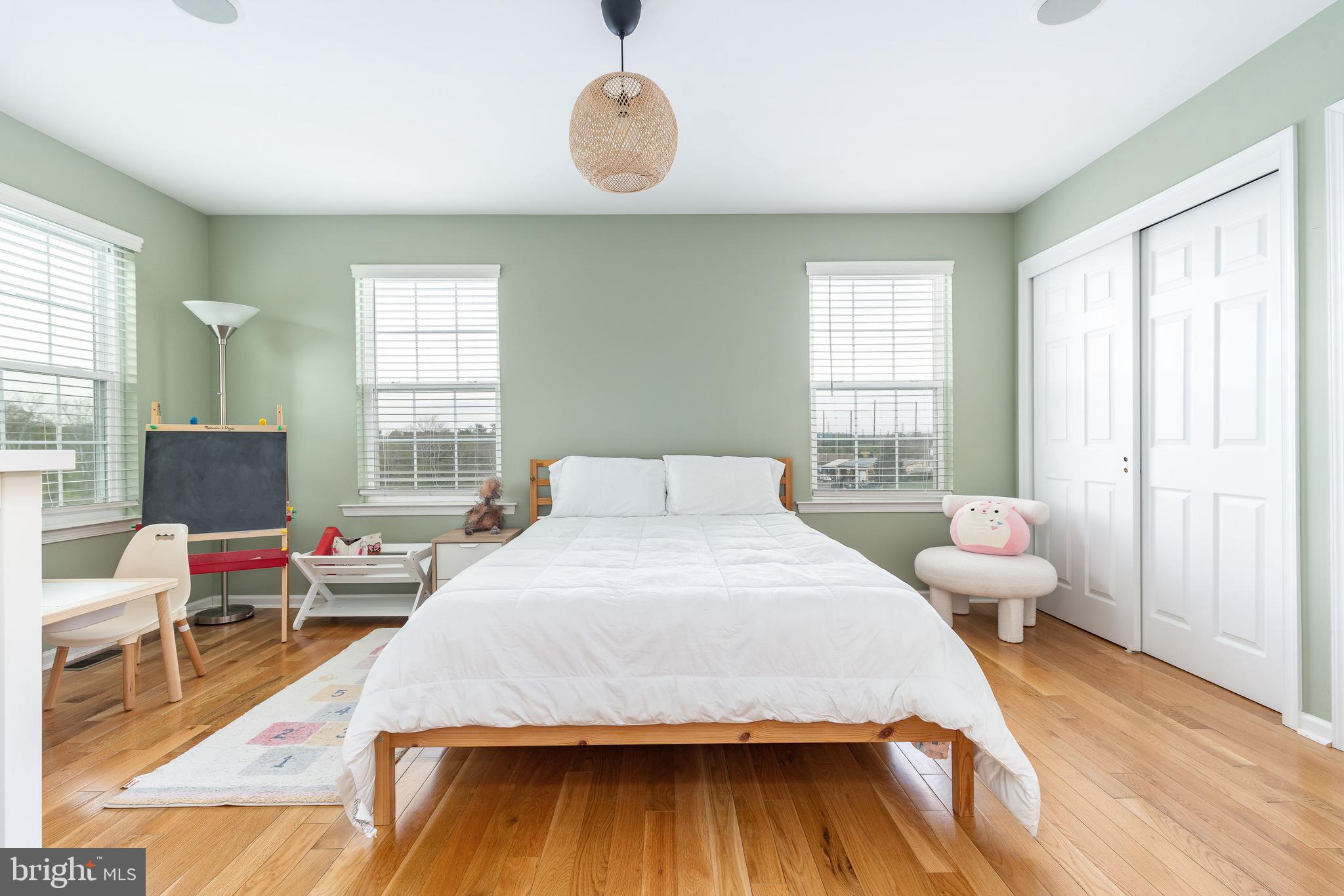 FREEDLEY SQUARE - Residential