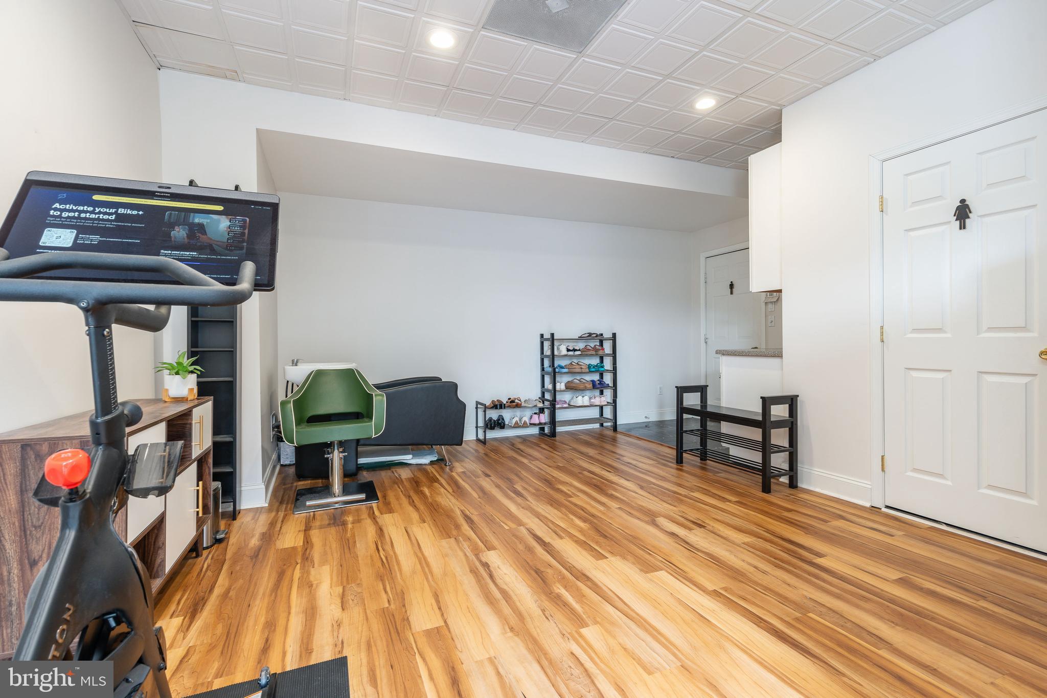 FREEDLEY SQUARE - Residential