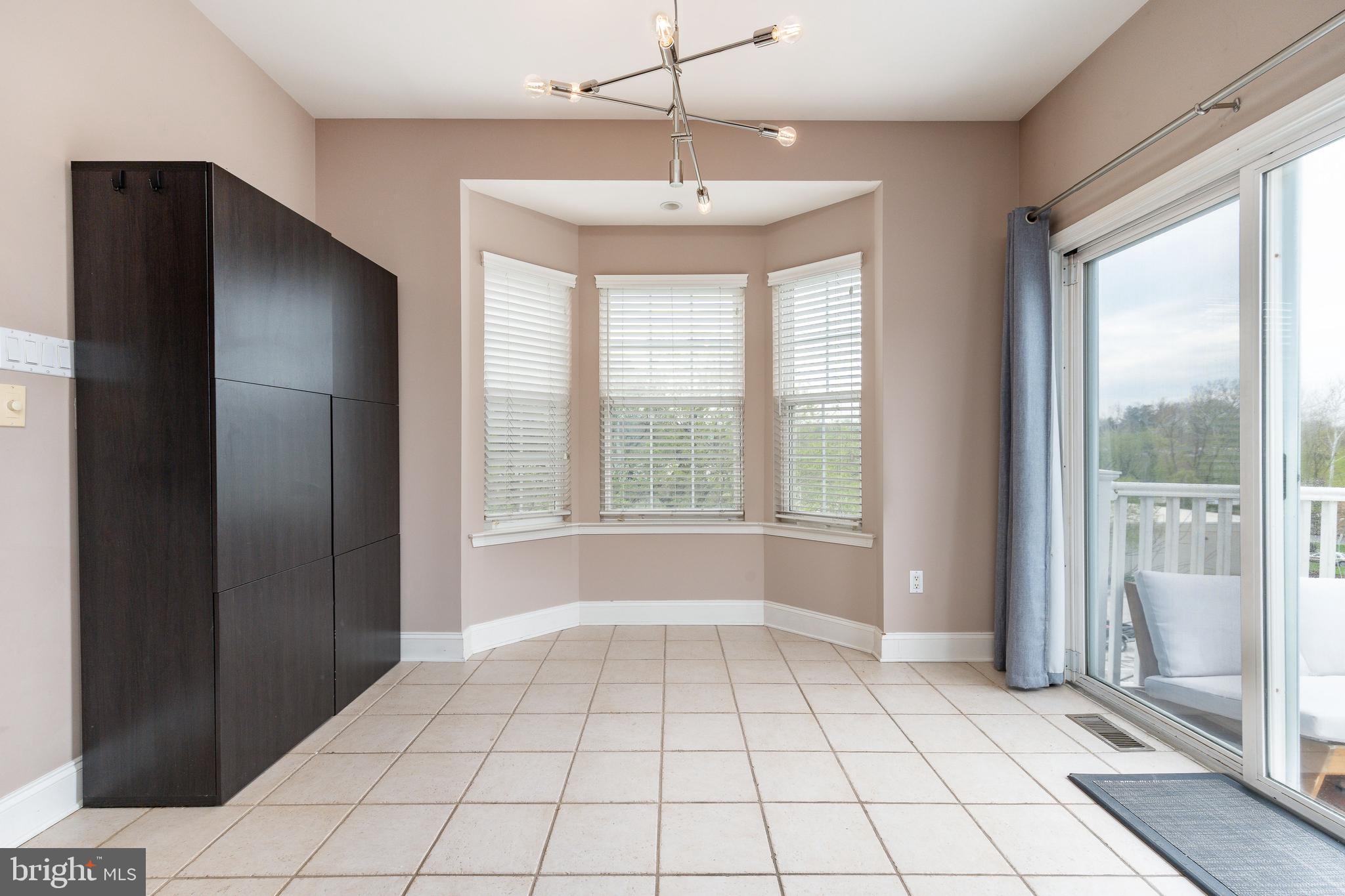 FREEDLEY SQUARE - Residential