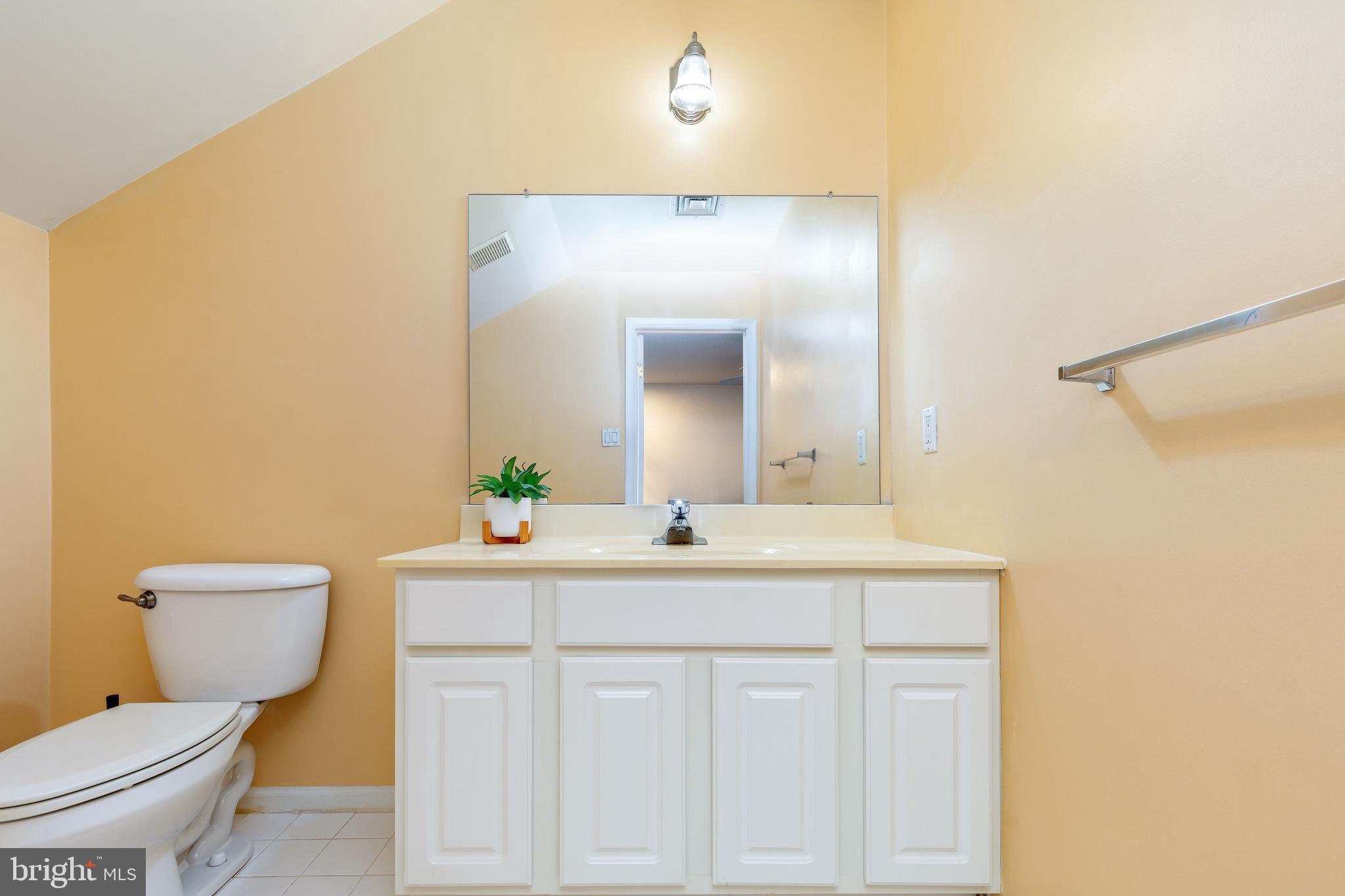 FREEDLEY SQUARE - Residential