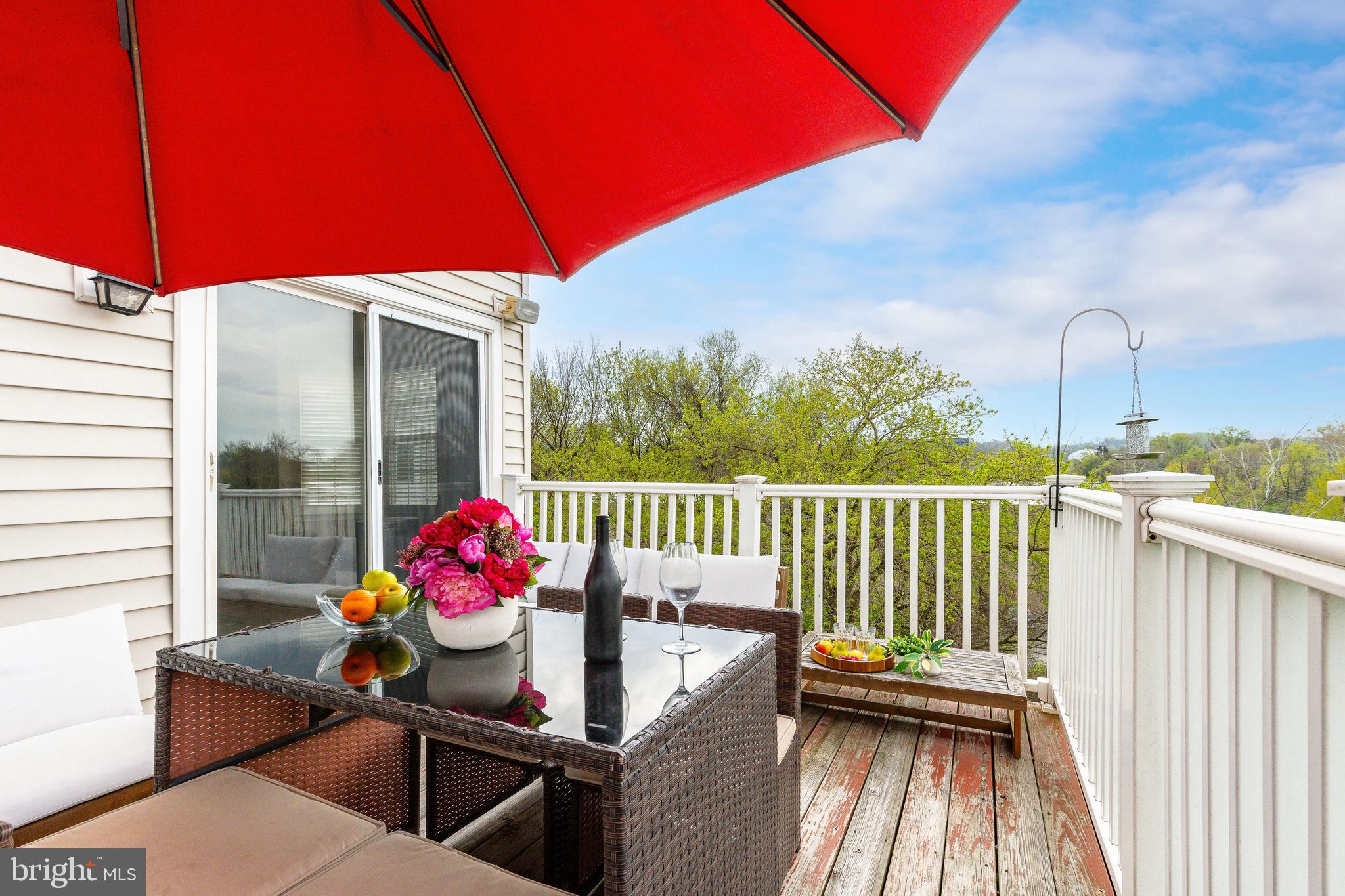 FREEDLEY SQUARE - Residential