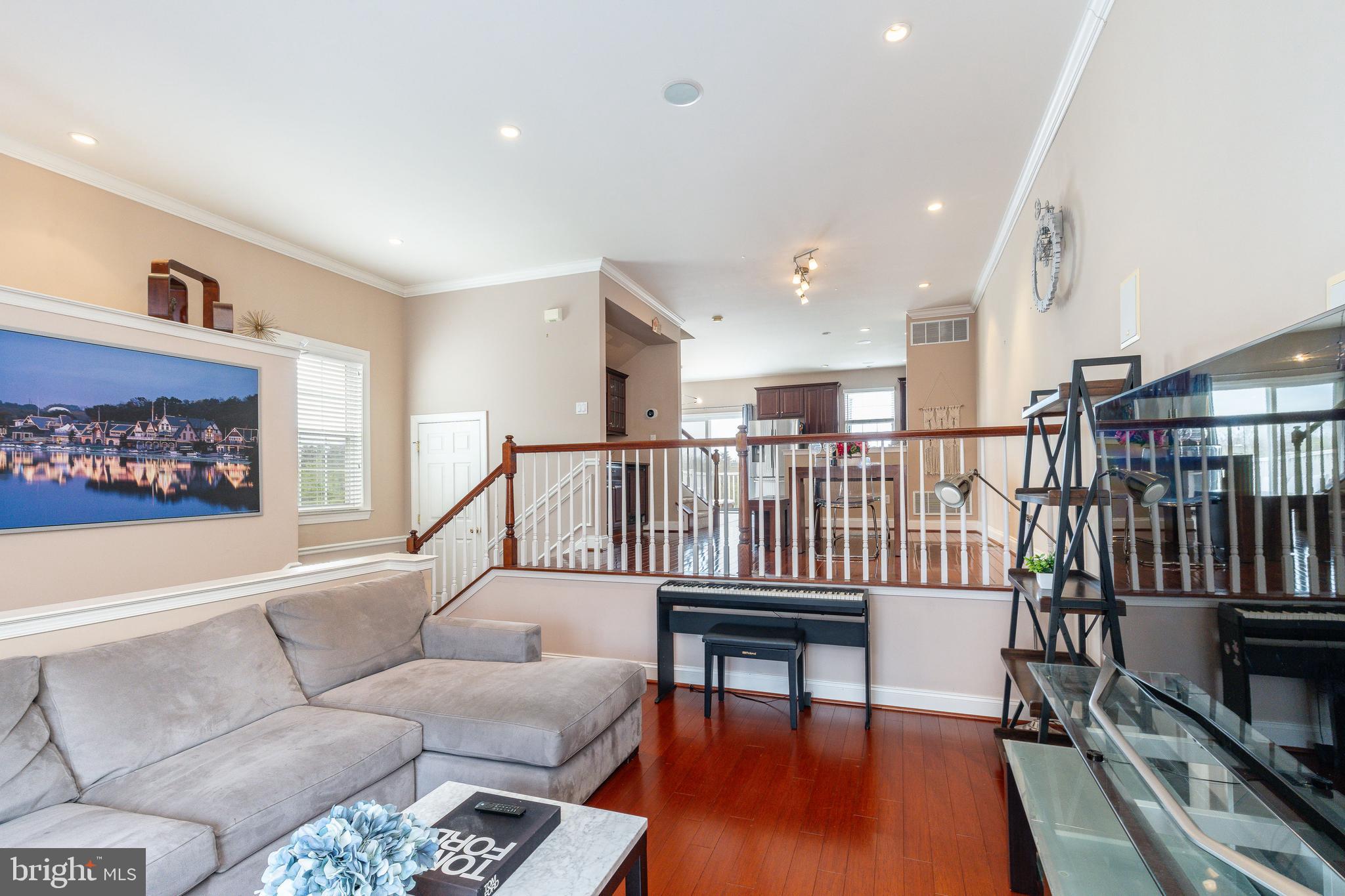 FREEDLEY SQUARE - Residential