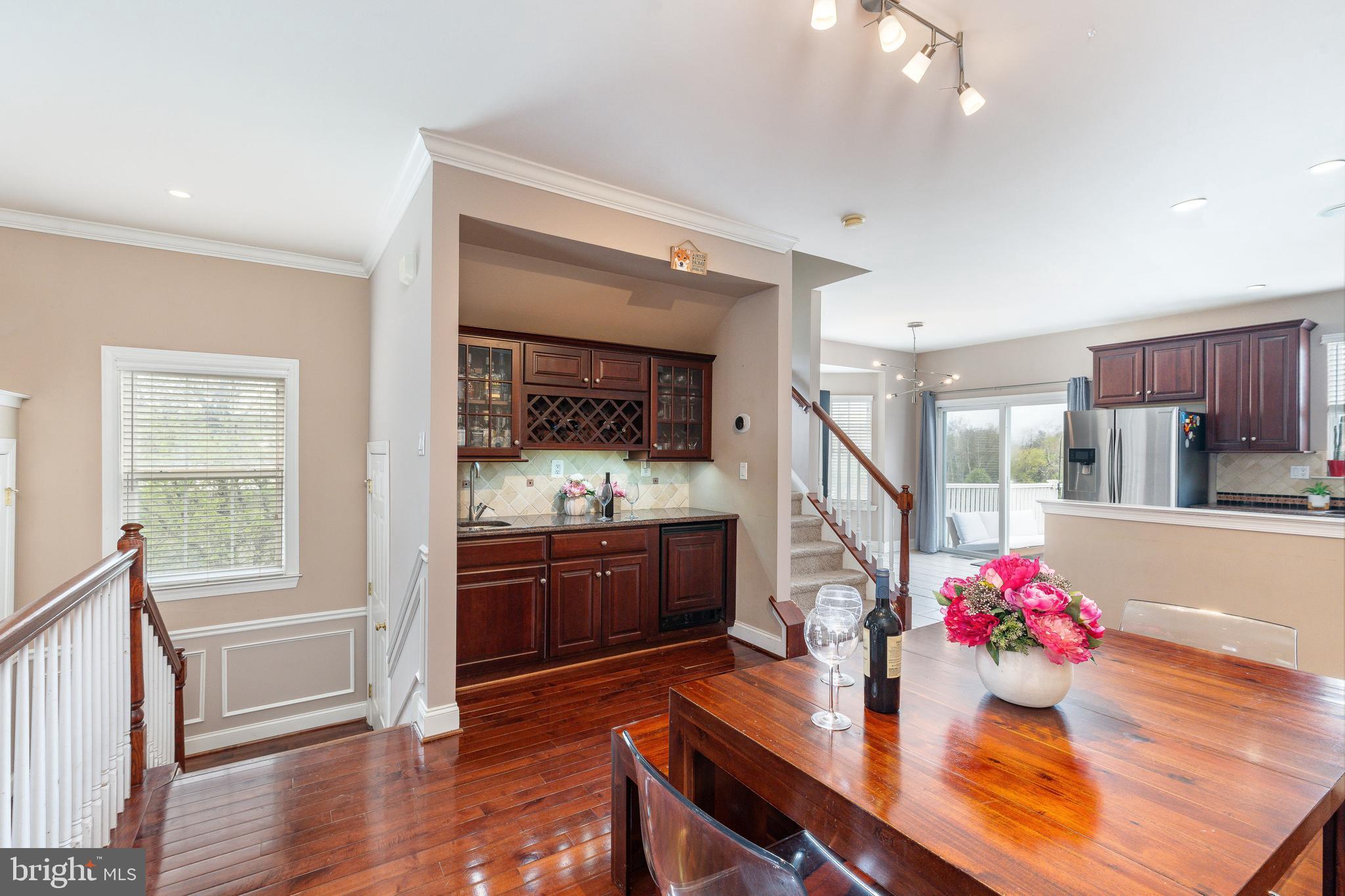 FREEDLEY SQUARE - Residential