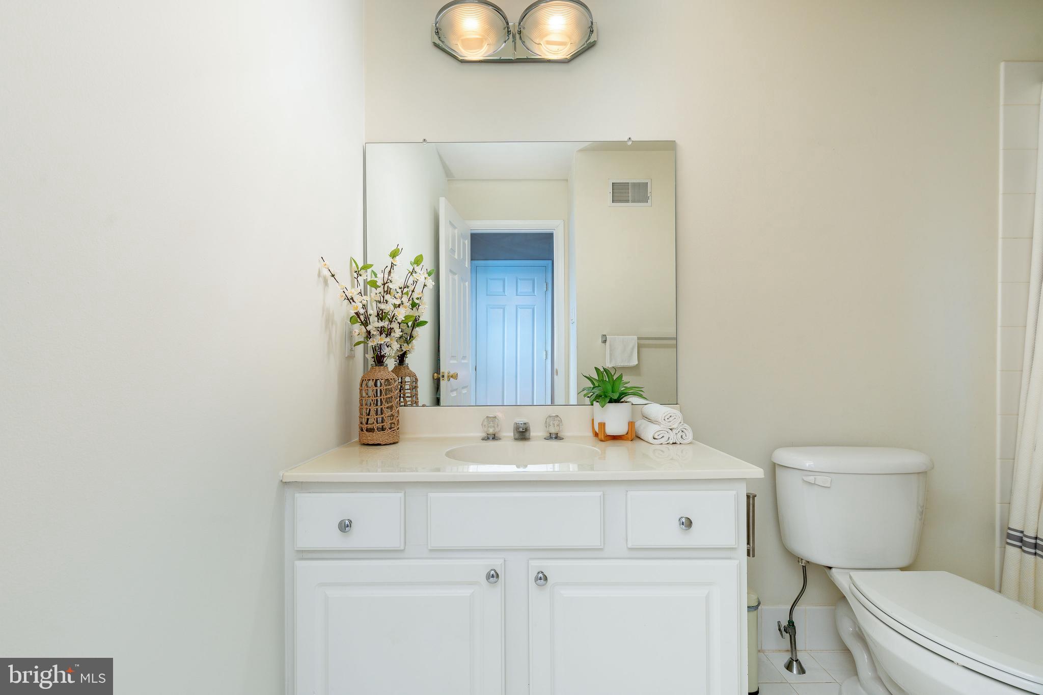 FREEDLEY SQUARE - Residential