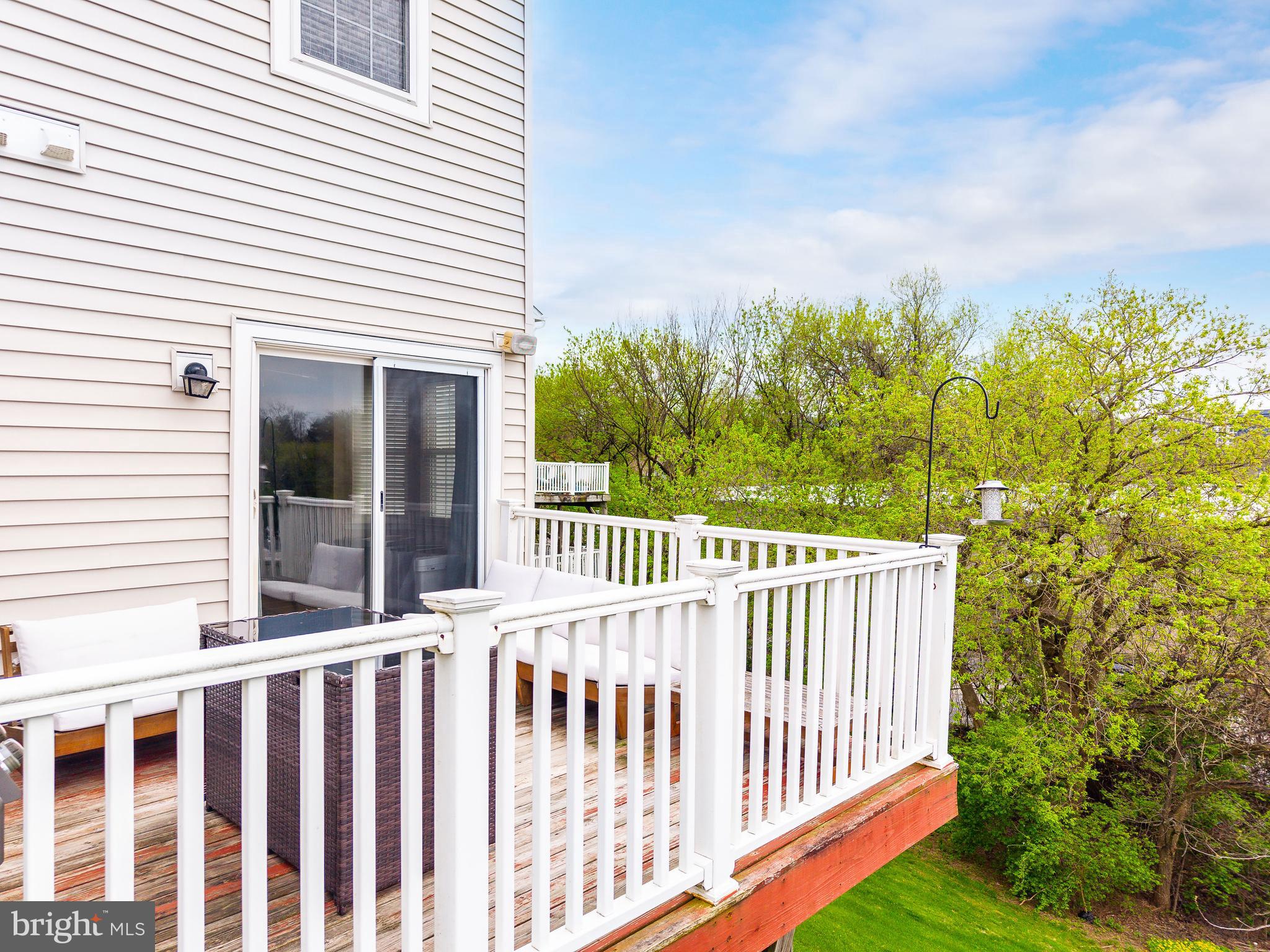 FREEDLEY SQUARE - Residential