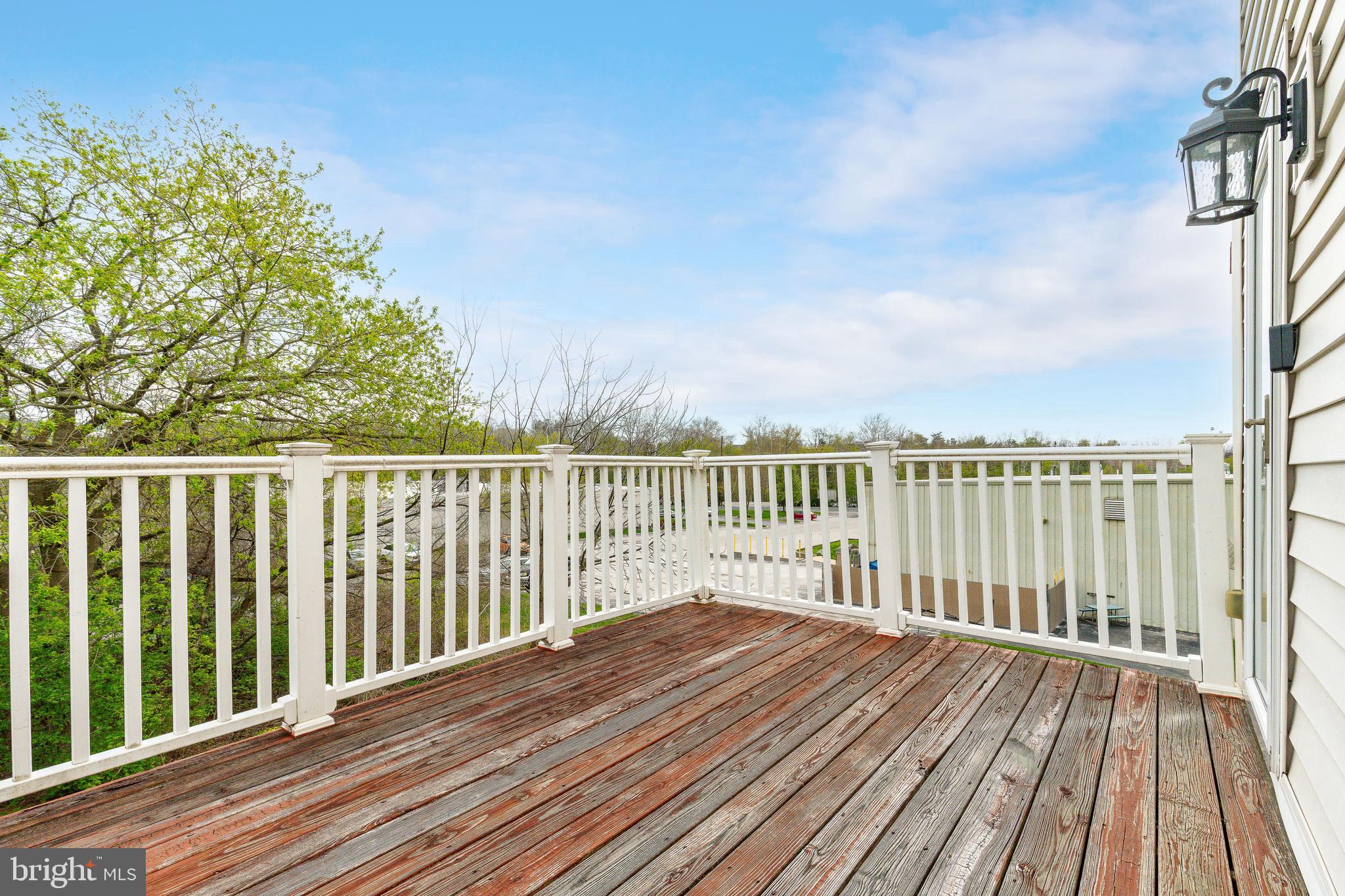 FREEDLEY SQUARE - Residential