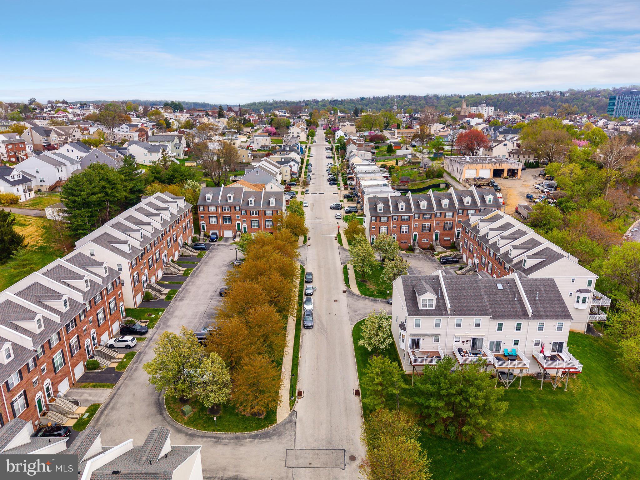 FREEDLEY SQUARE - Residential
