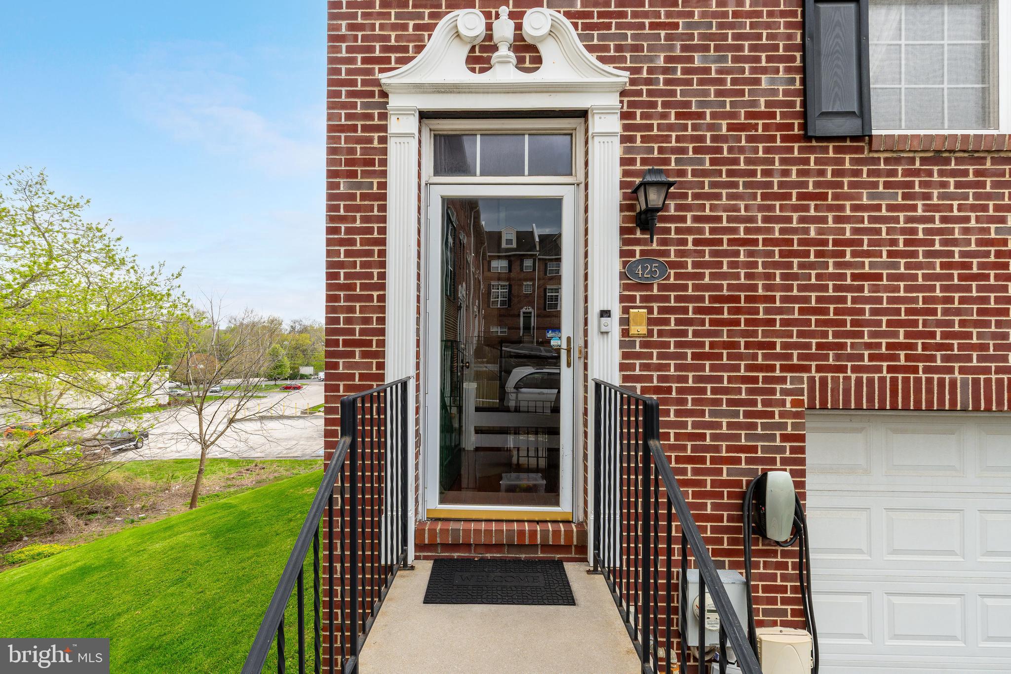 FREEDLEY SQUARE - Residential