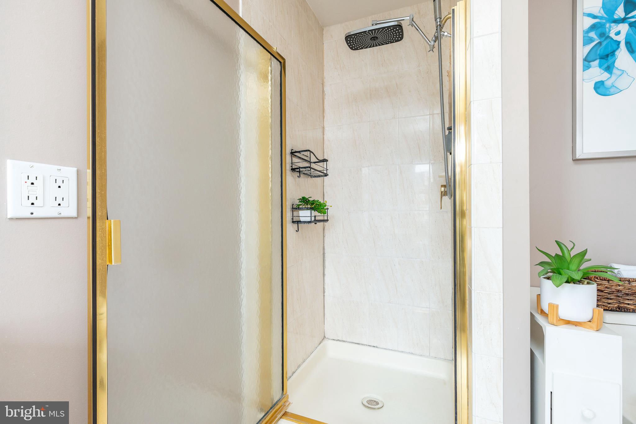 FREEDLEY SQUARE - Residential