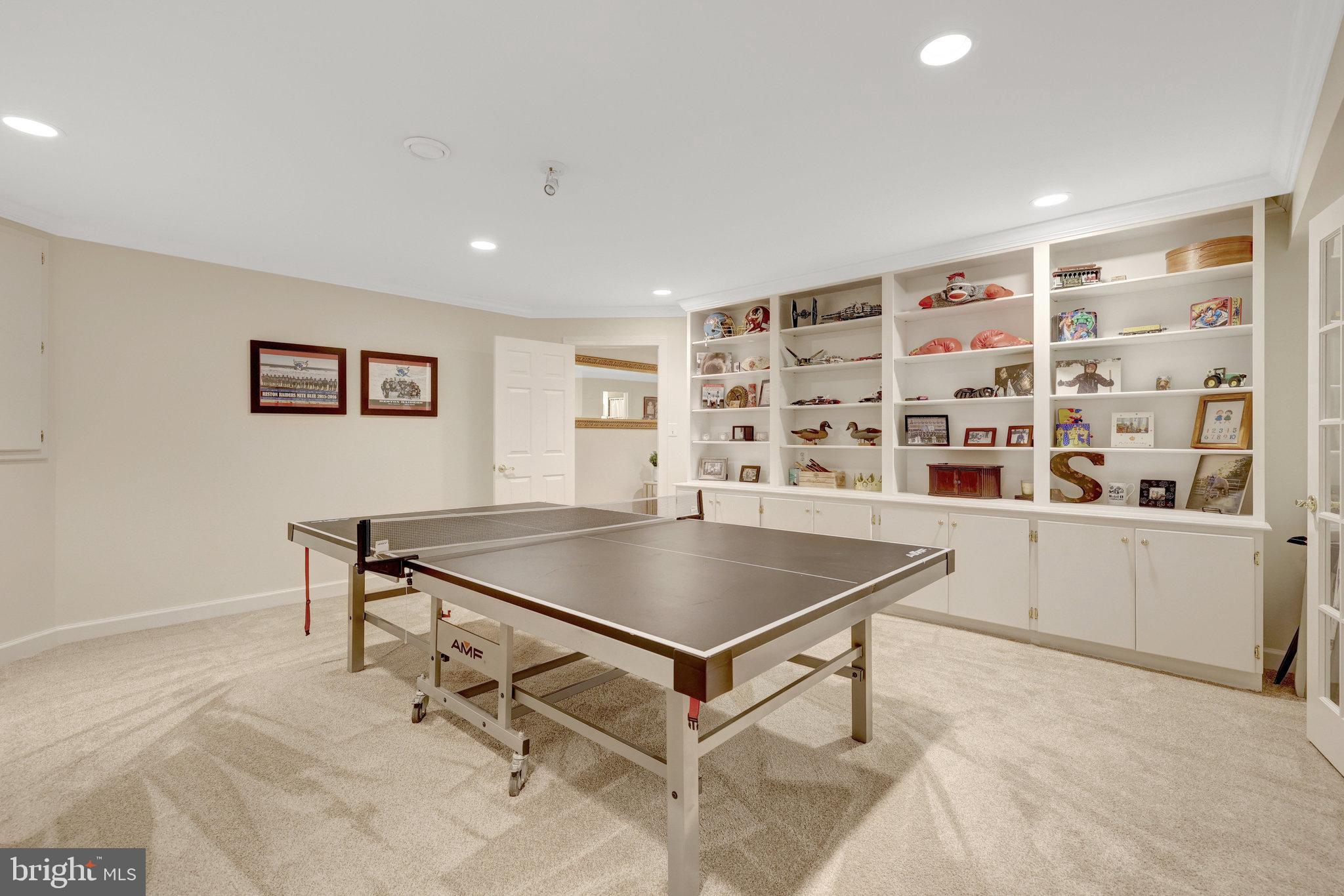 HUNT VALLEY ESTATES - Residential