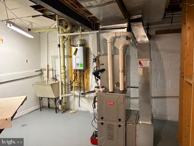 RANDOLPH HILLS - Residential Lease