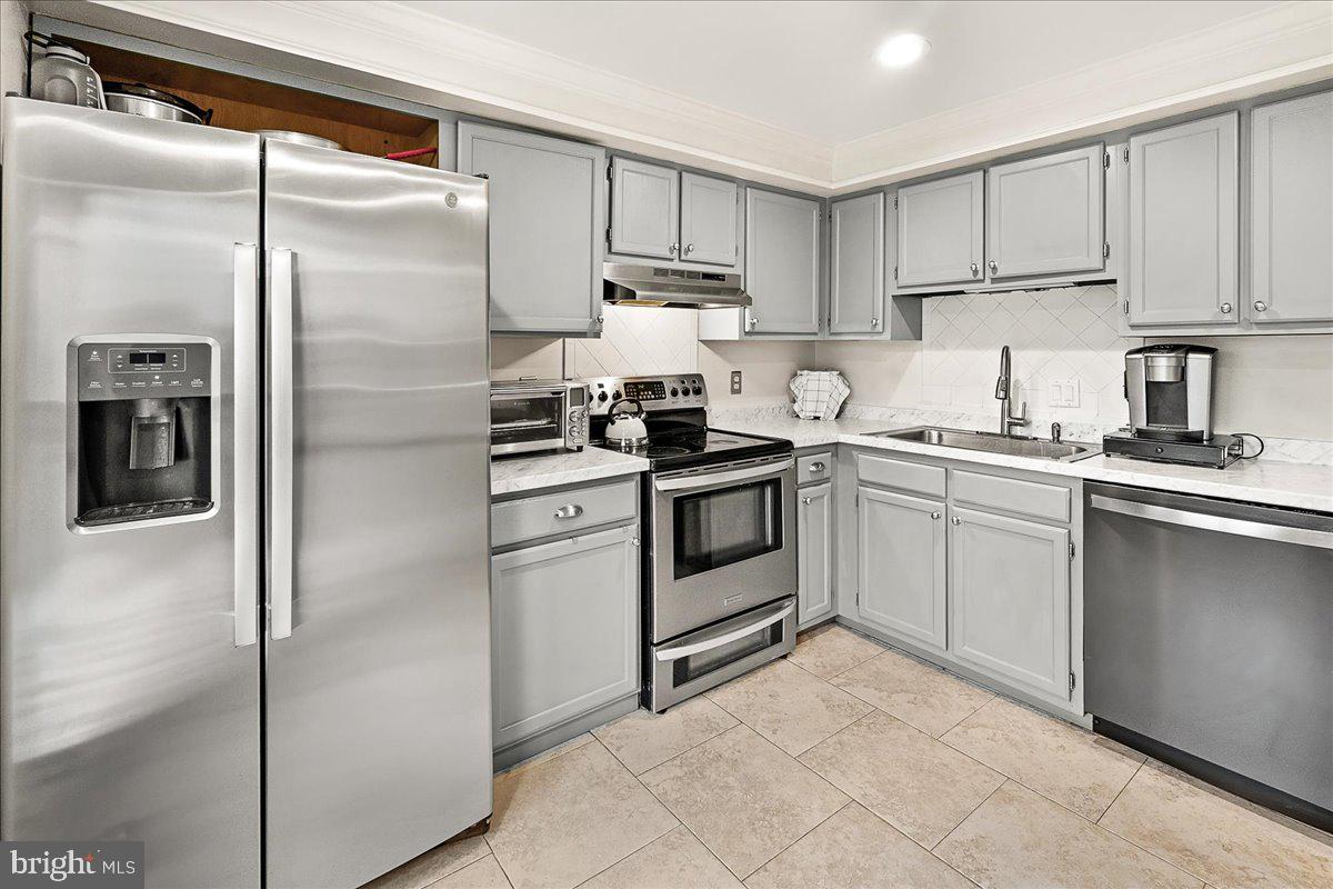 COLONY VILLAGE - Residential