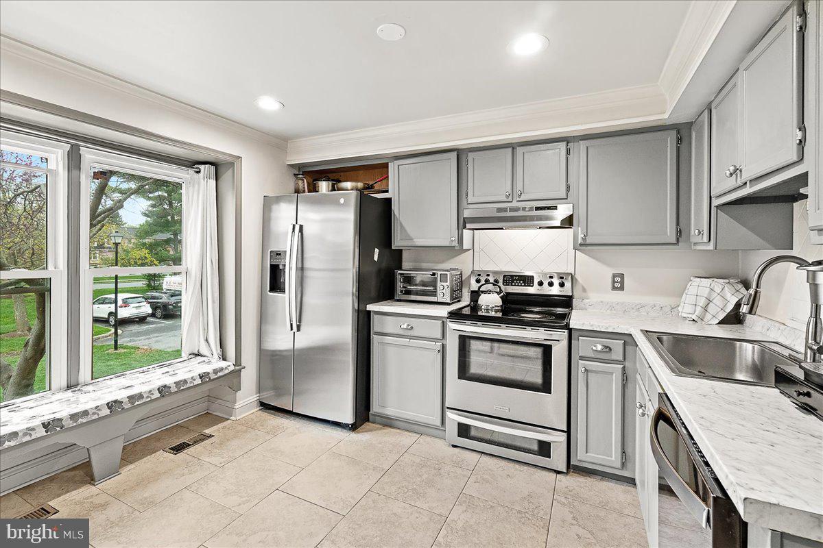 COLONY VILLAGE - Residential