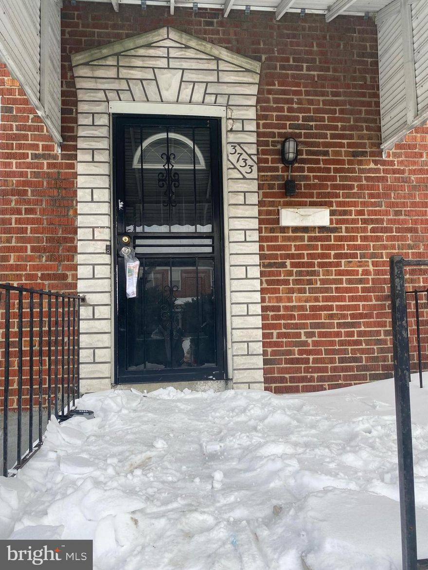 Attention investors, rehabbers, or buyers looking to customize! Priced to sell and offered as-is 3-bedroom, 2-bathroom Ravenwood interior row townhome with a finished walkout basement. This home presents an excellent opportunity for renovations for added value. Recommended renovations include cosmetic updates throughout, update systems, and finishing touches. Cash, hard money, or renovation financing loan is preferred. Inspections are welcome for informational purposes only.