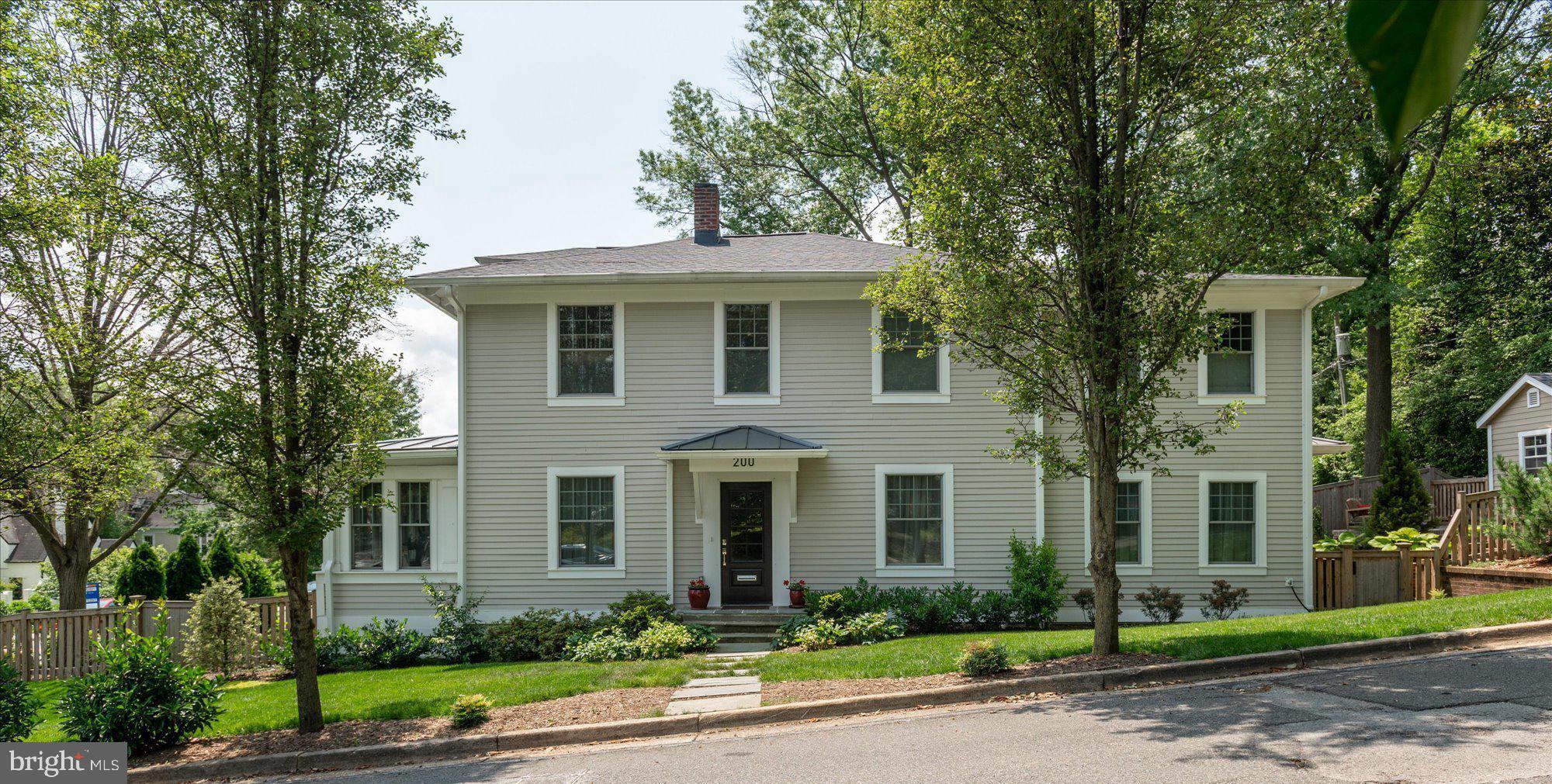 200 W MONROE AVENUE
