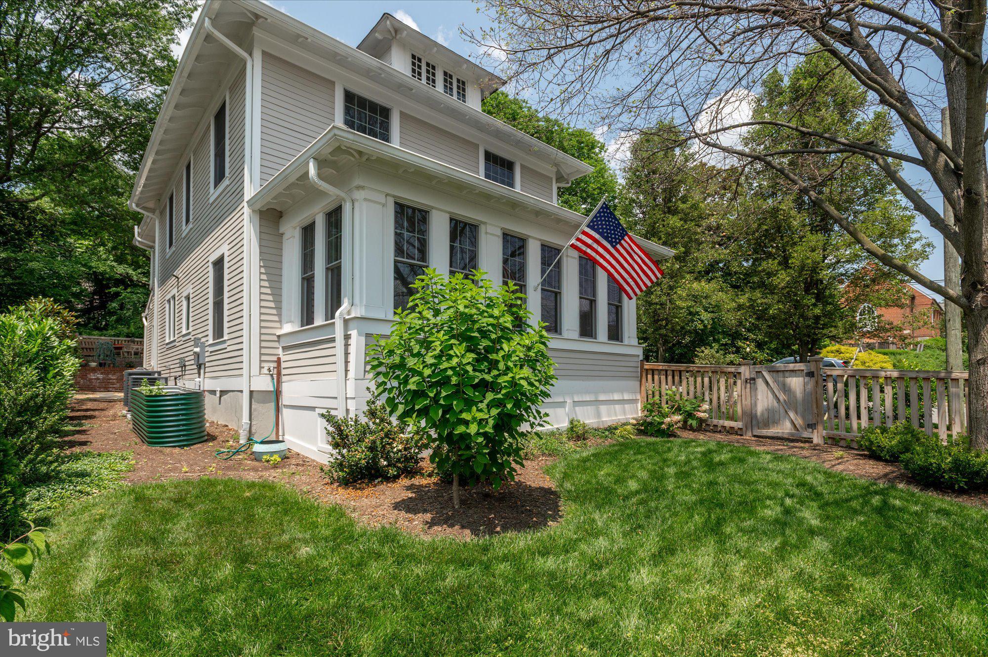 200 W MONROE AVENUE
