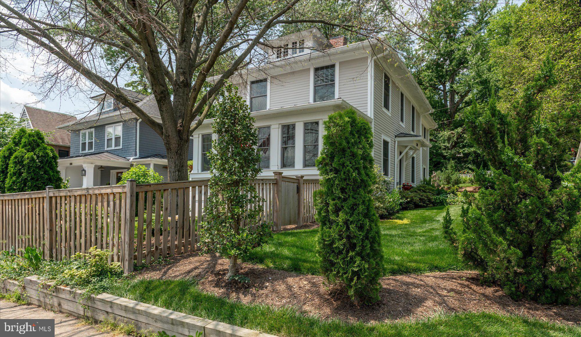 200 W MONROE AVENUE