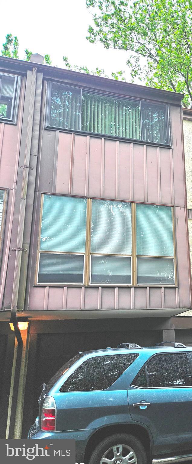 CARRIAGE HOUSE CONDO - Residential