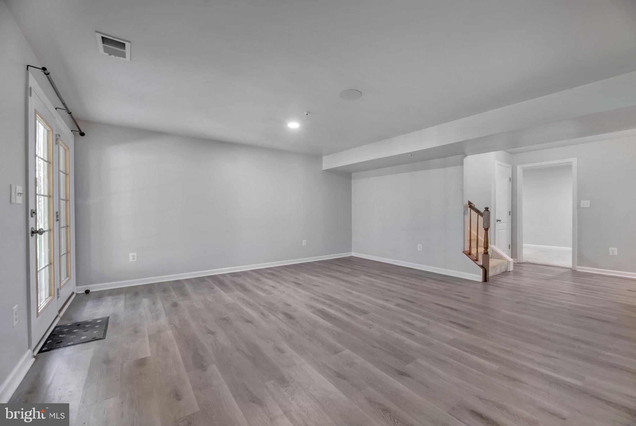 GLENN DALE CROSSING - Residential Lease