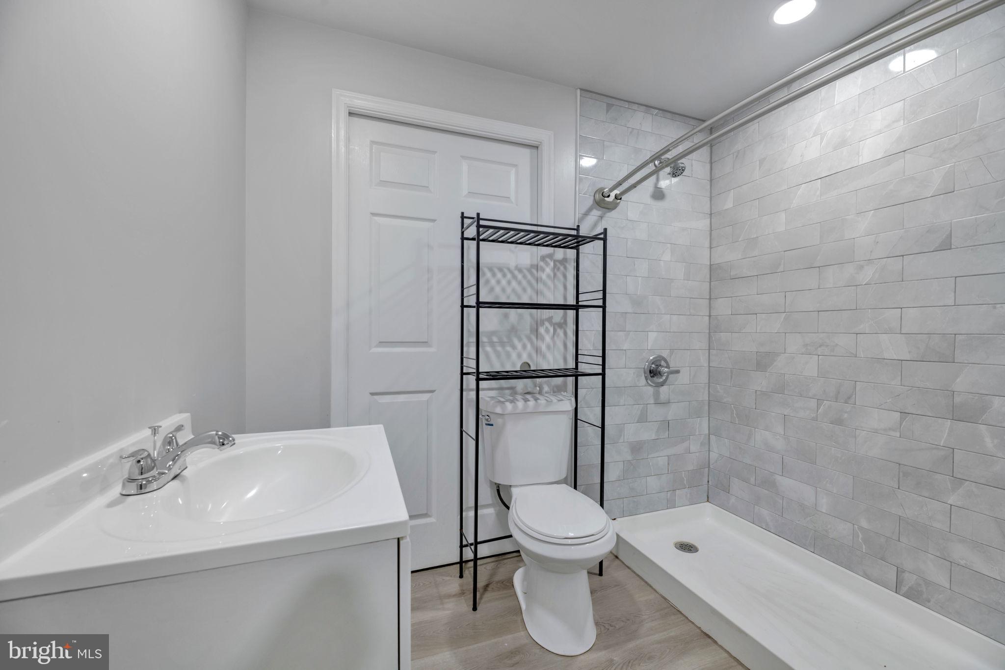 GLENN DALE CROSSING - Residential Lease