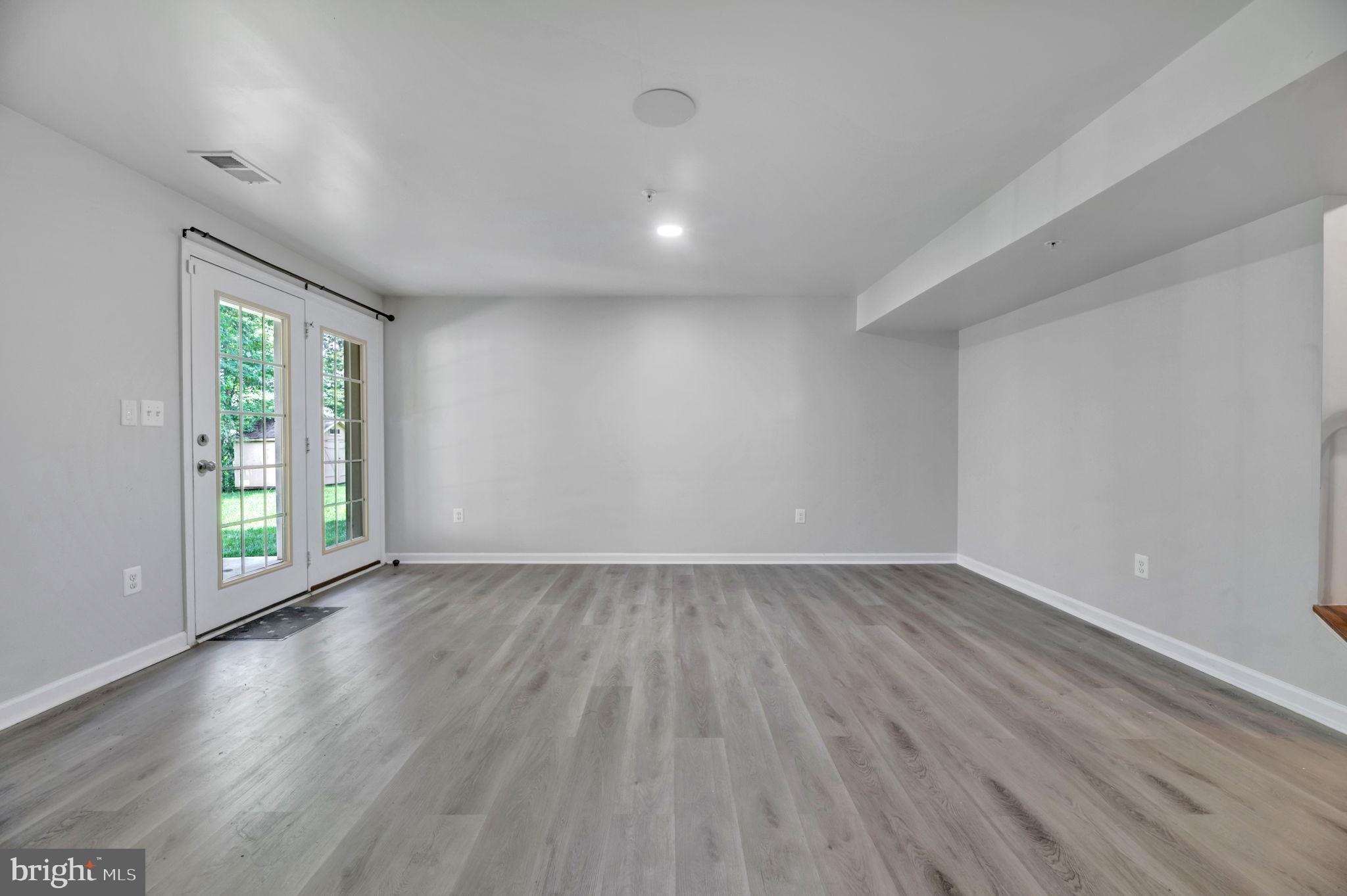 GLENN DALE CROSSING - Residential Lease