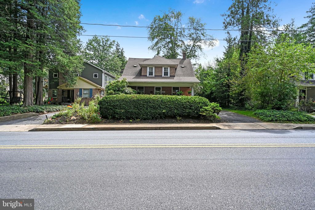Photo of 417 Woodcrest Avenue, LITITZ, PA 17543 (MLS # PALA2075744)